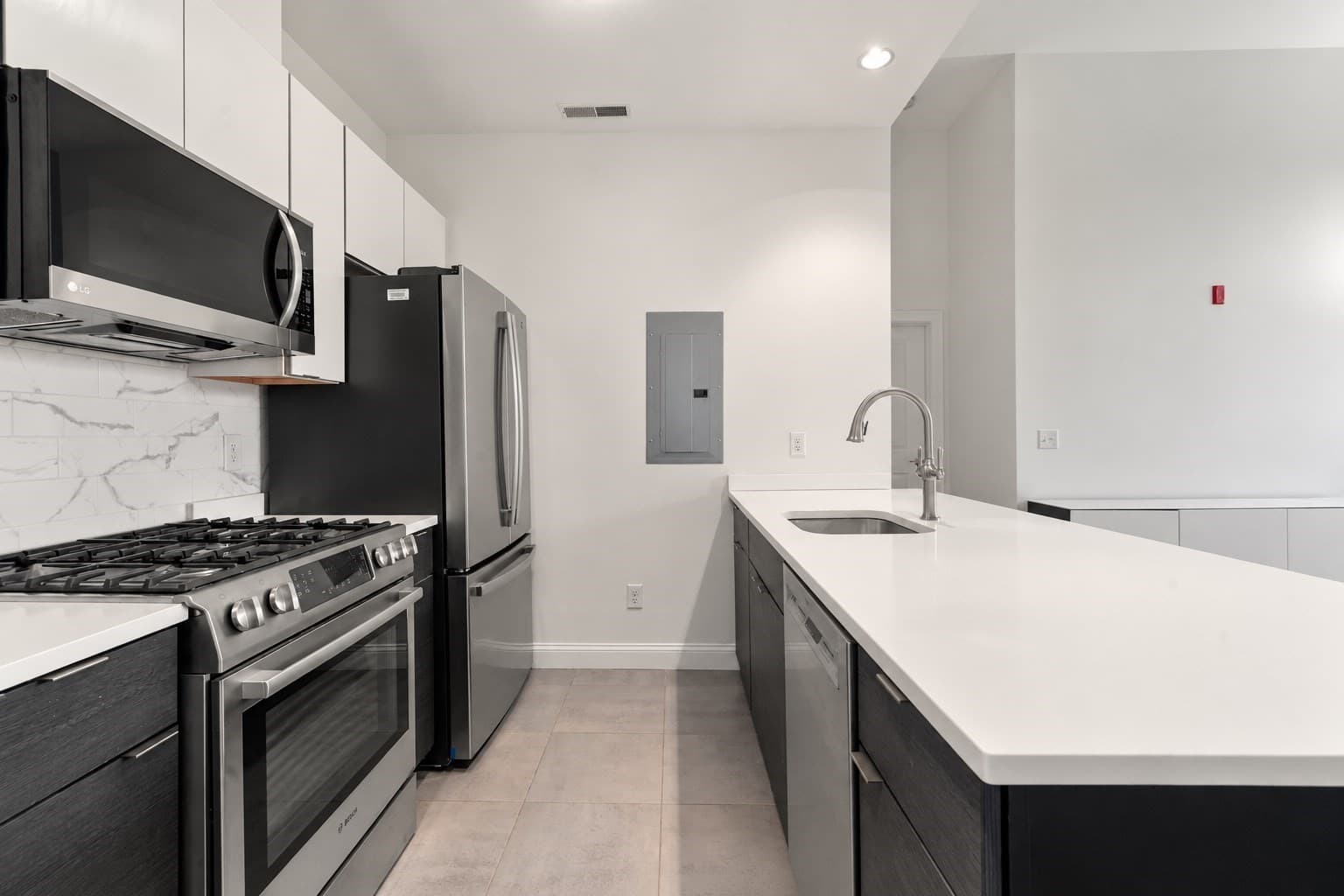 Condominium at 1022 Hancock # 210, Quincy MA 02169, Quincy, photo 6 of 21