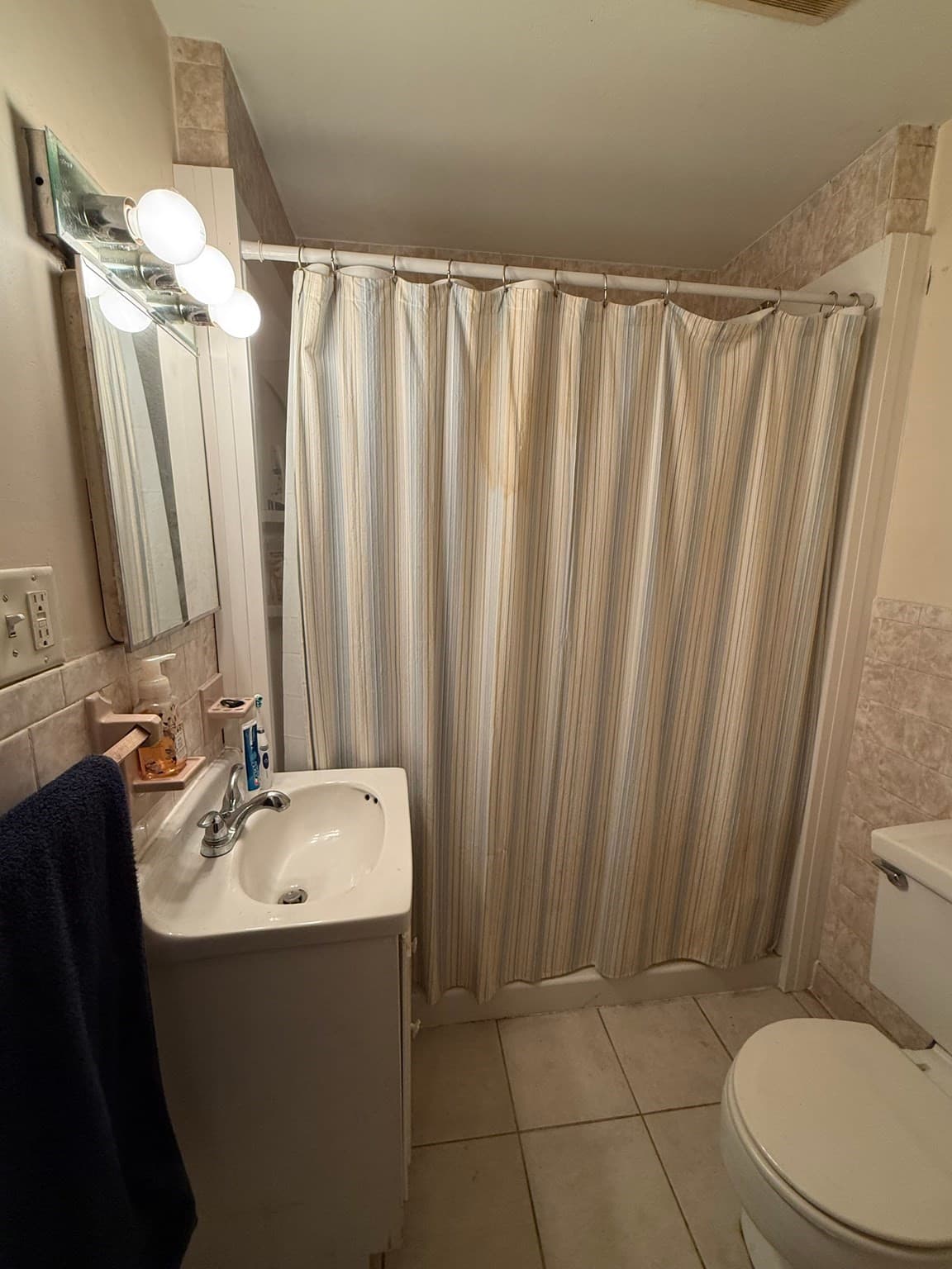 Single Family Residence at 148 Denver St, Springfield MA 01109, Springfield, photo 20 of 38