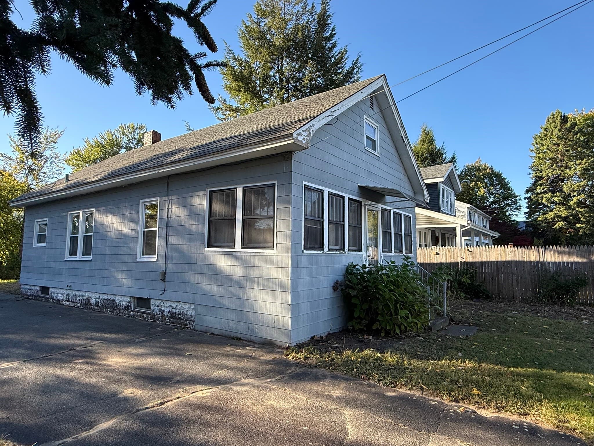 Single Family Residence at 148 Denver St, Springfield MA 01109, Springfield, photo 4 of 38