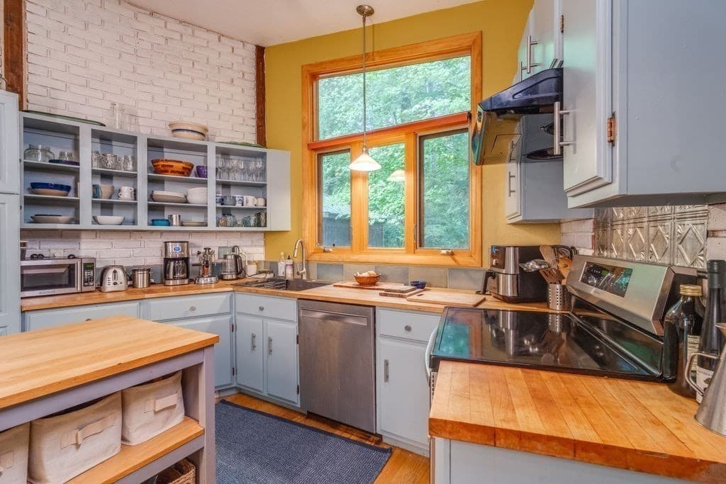Single Family Residence at 76 Stony Hill Rd, Amherst MA 01002, Amherst, photo 5 of 40