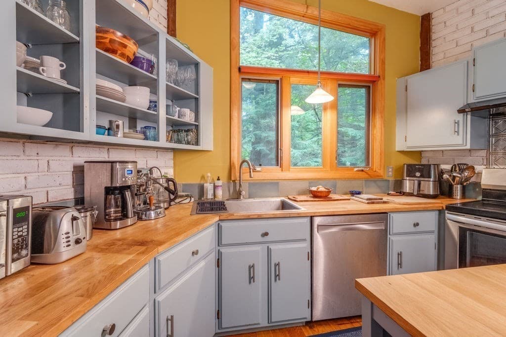 Single Family Residence at 76 Stony Hill Rd, Amherst MA 01002, Amherst, photo 4 of 40