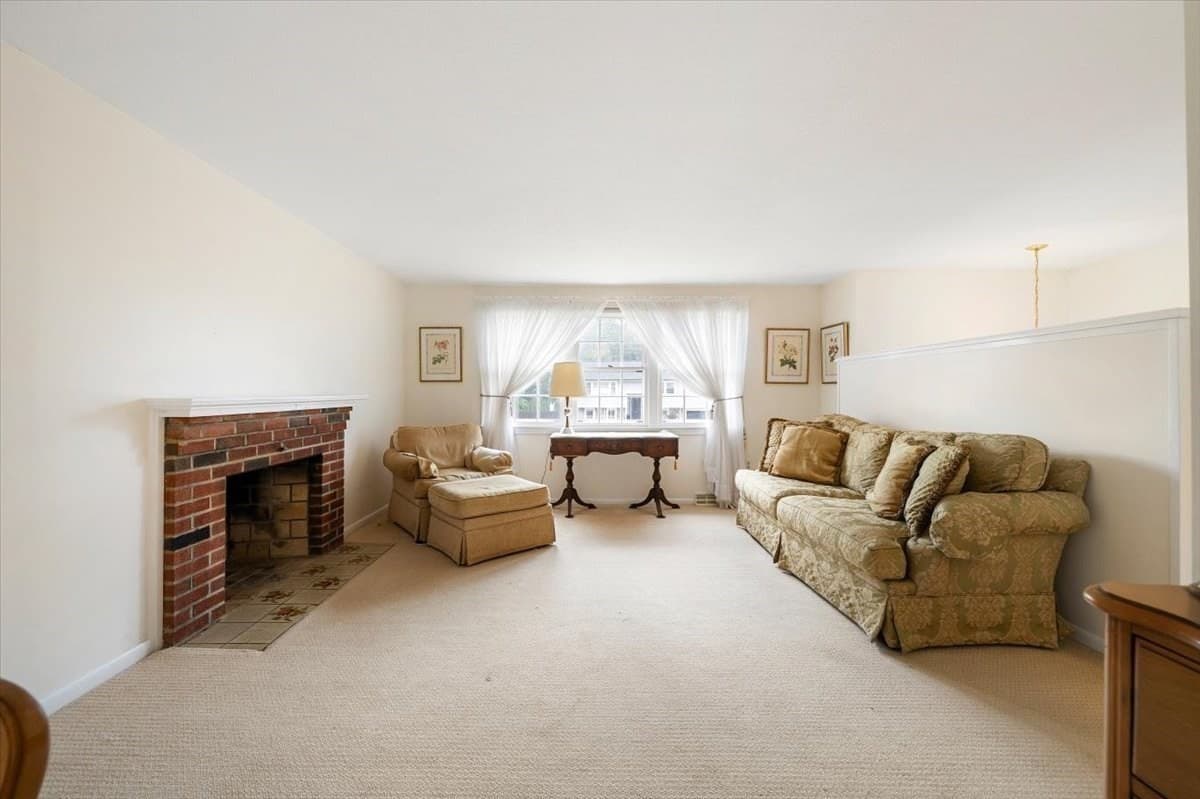 Single Family Residence at 54 Apple D'or Road, Framingham MA 01701, Framingham, photo 5 of 31