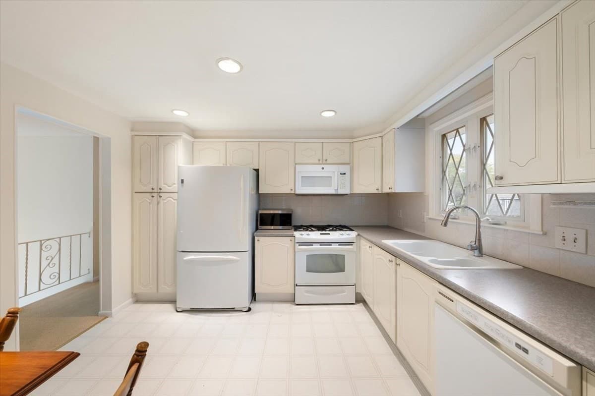 Single Family Residence at 54 Apple D'or Road, Framingham MA 01701, Framingham, photo 10 of 31