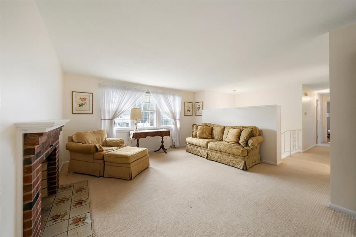 Single Family Residence at 54 Apple D'or Road, Framingham MA 01701, Framingham, photo 4 of 31