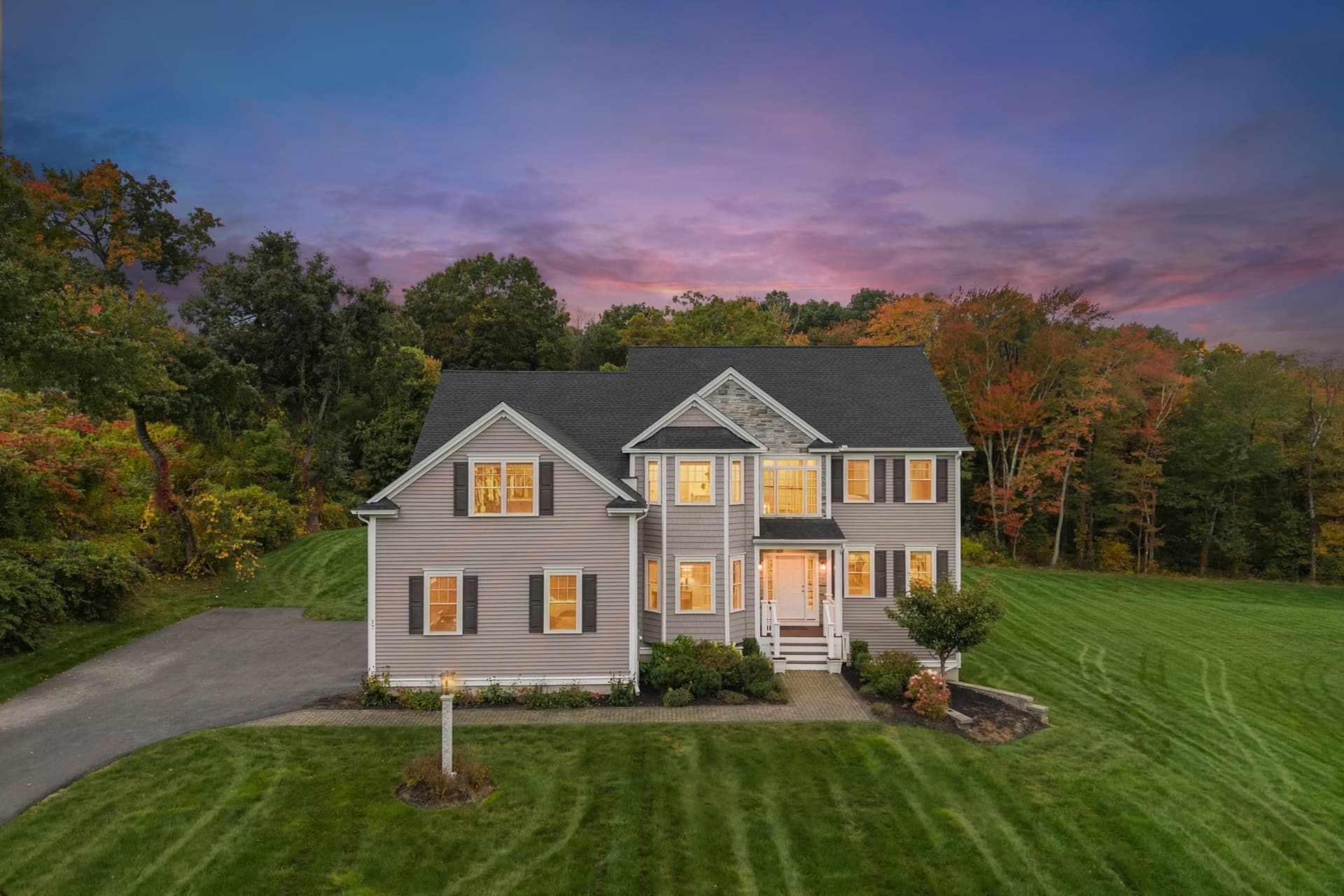 17 Chamberlain Rd, Westford MA 01886