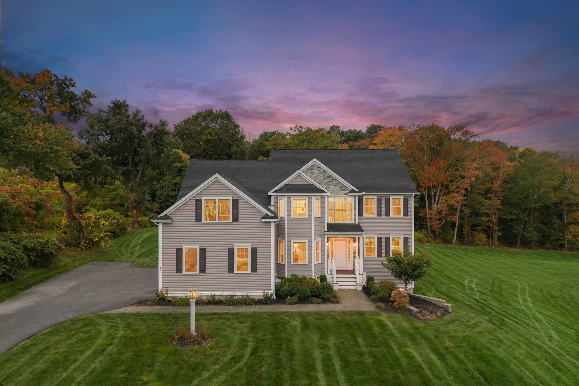 17 Chamberlain Rd, Westford MA 01886