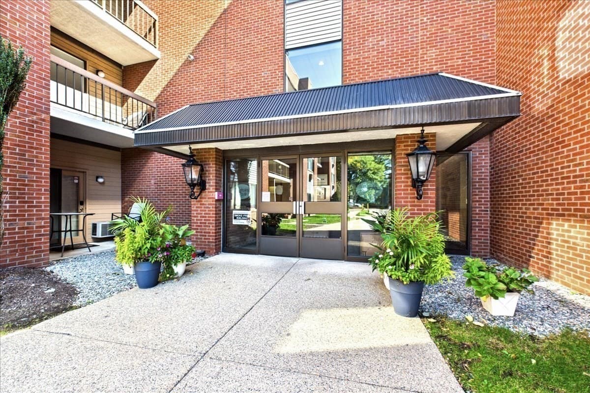 Condominium at 4975 Washington St # 310, Boston MA 02132, Boston, photo 3 of 30