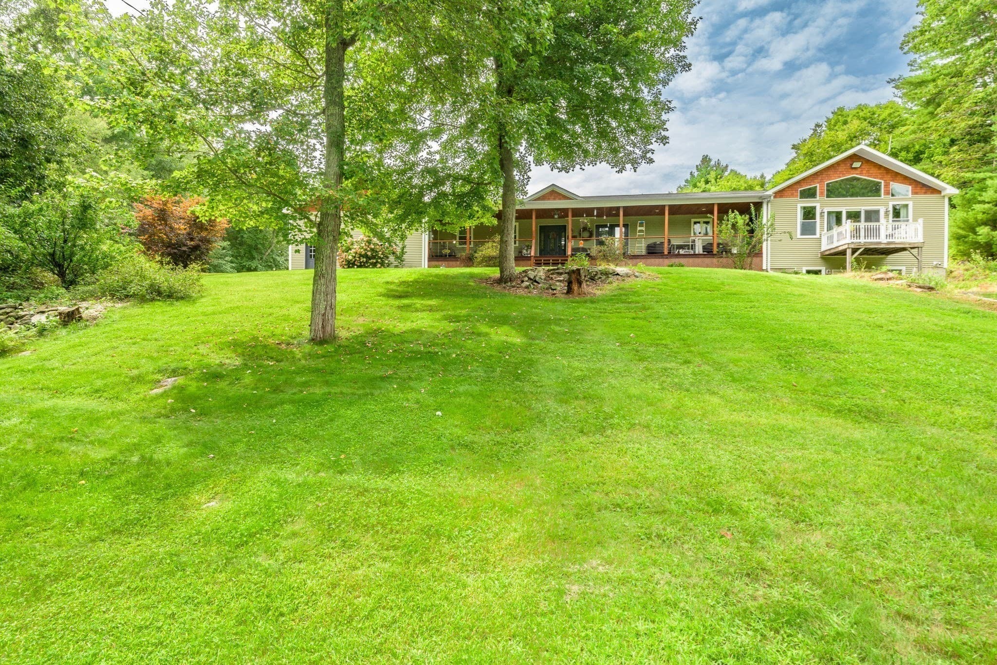 Single Family Residence at 332 Ravenelle Road, Thompson CT 06255, photo 4 of 42