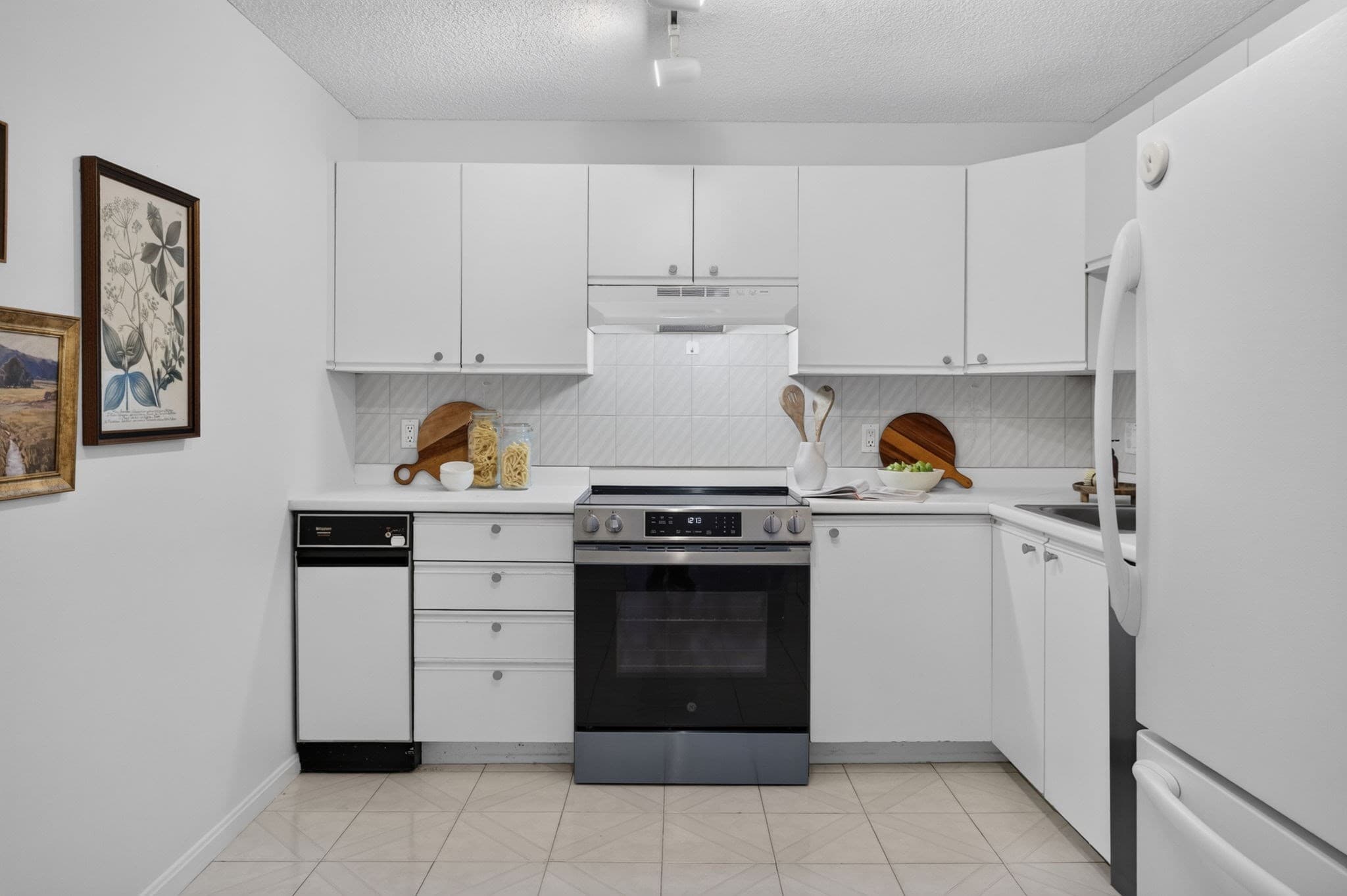 Condominium at 3920 Mystic Valley Pkwy # 522, Medford MA 02155, Medford, photo 9 of 42