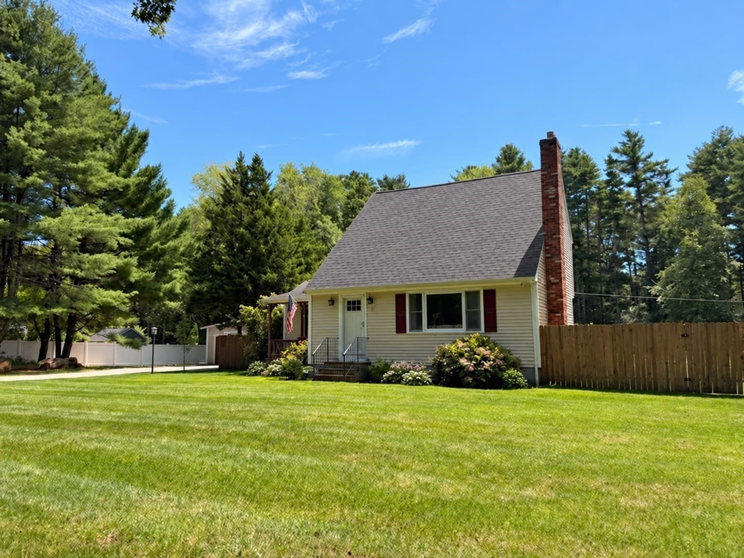 35 Beach St, Middleboro MA 02346