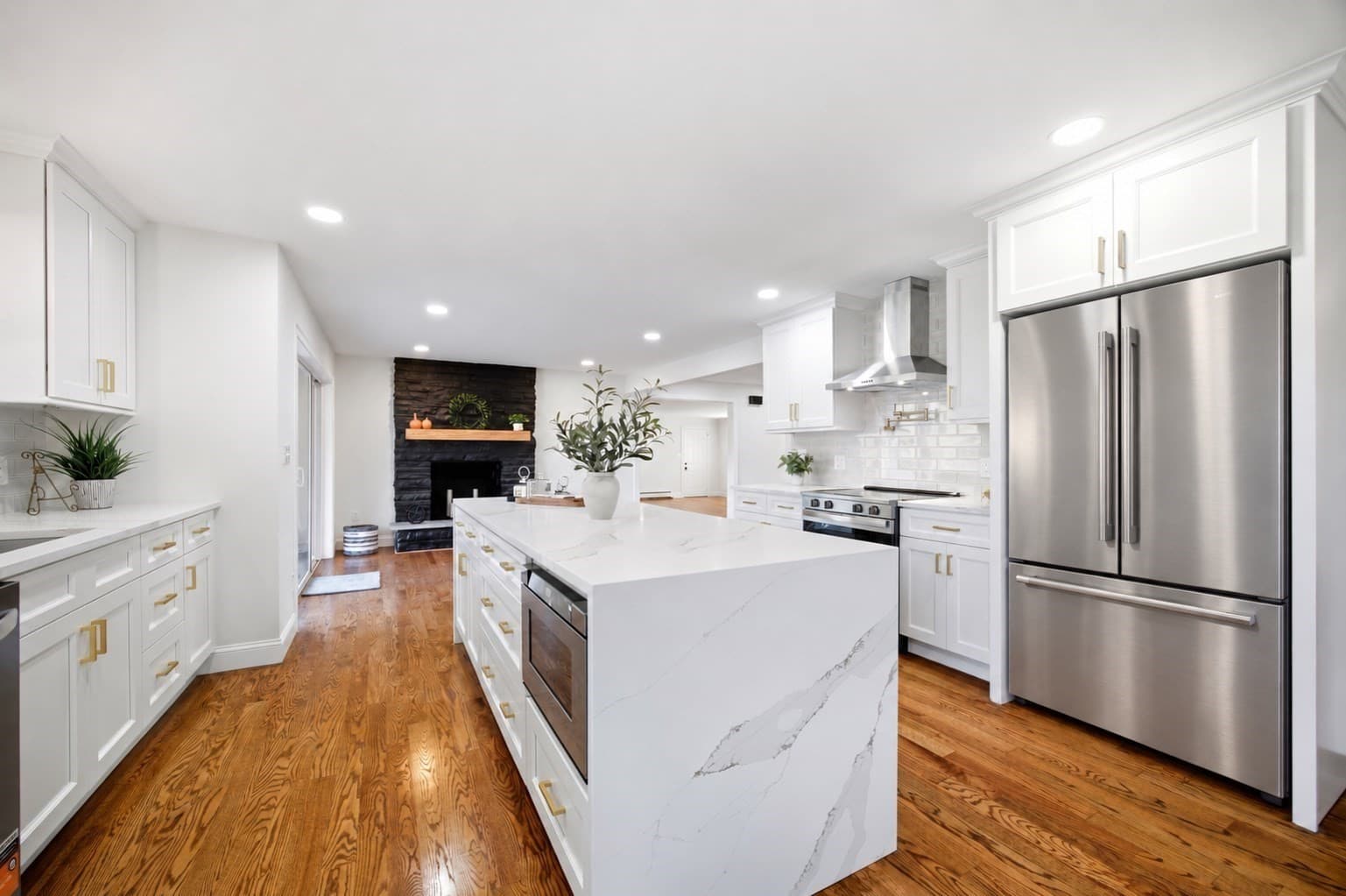 Single Family Residence at 126 Barry St, Agawam MA 01030, Agawam, photo 10 of 37