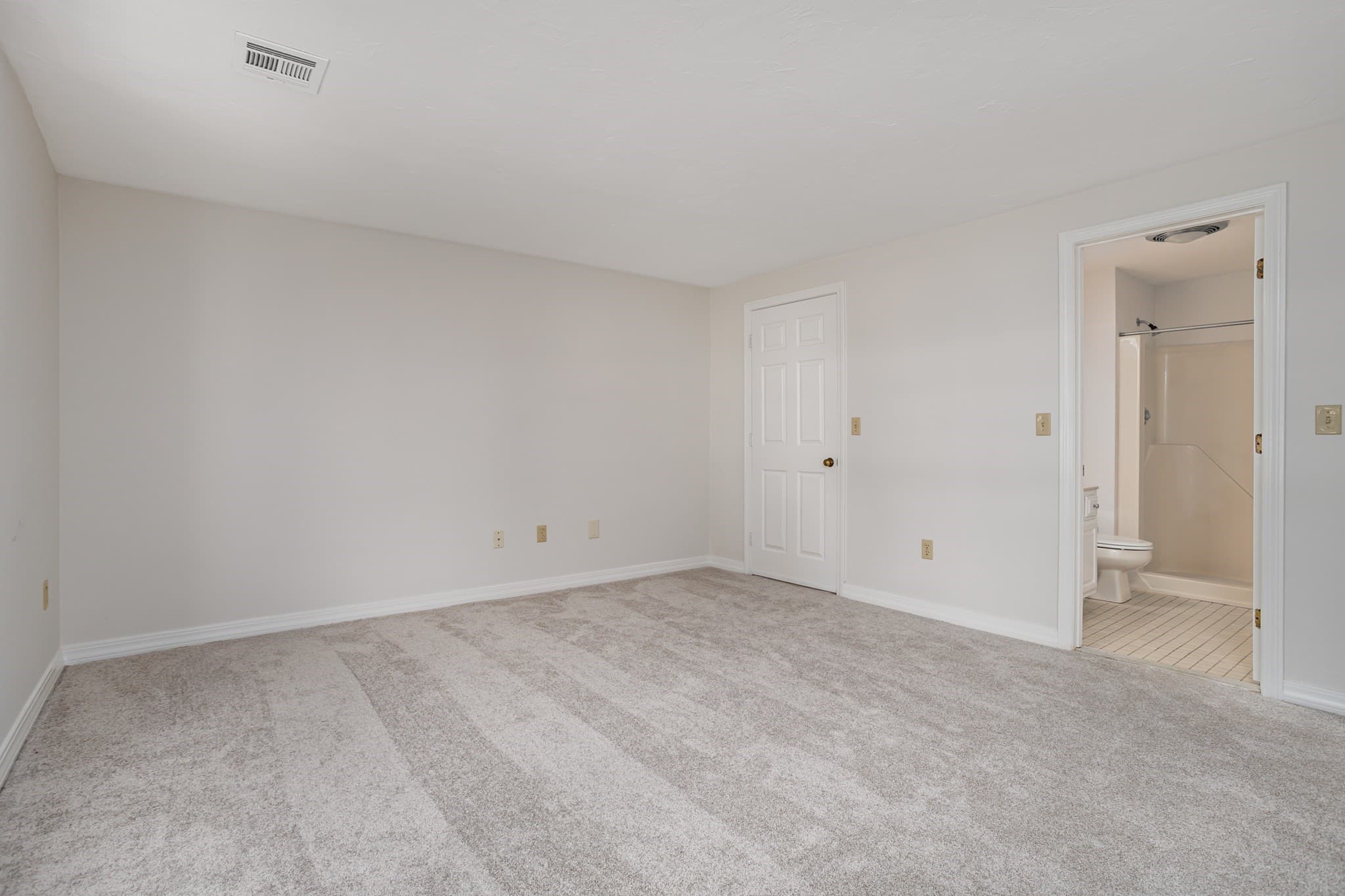 Condominium at 303 Ridgefield Circle # 303D, Clinton MA 01510, Clinton, photo 22 of 37