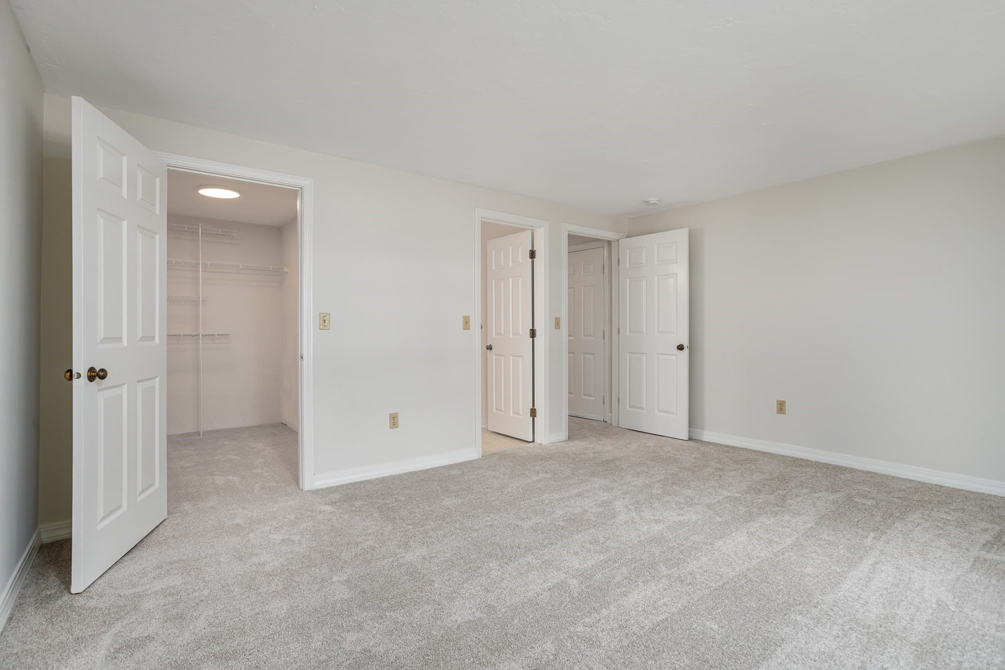 Condominium at 303 Ridgefield Circle # 303D, Clinton MA 01510, Clinton, photo 20 of 37