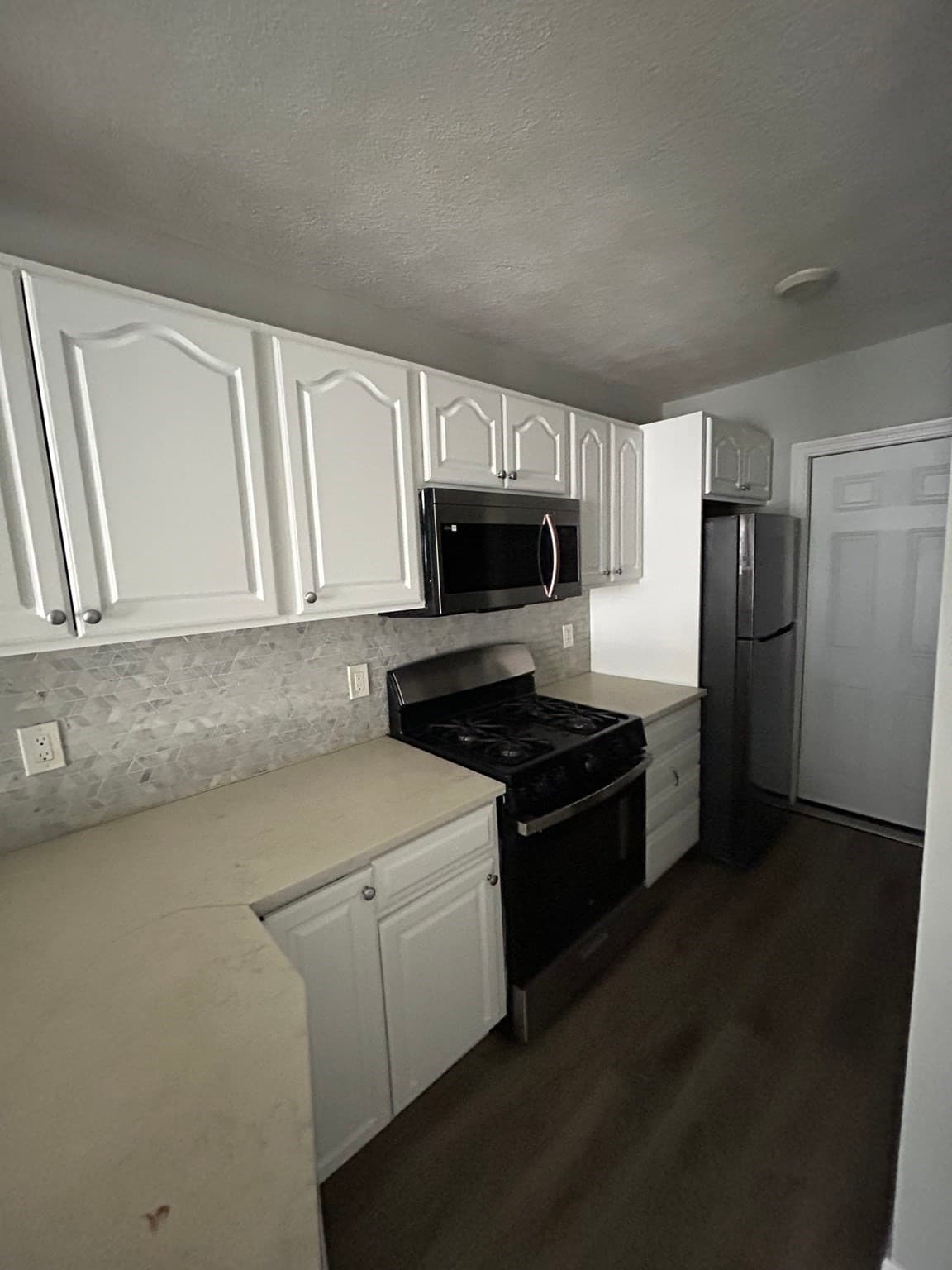 Apartment at 137 Chelsea St # 2R, Everett MA 02149, photo 2 of 12