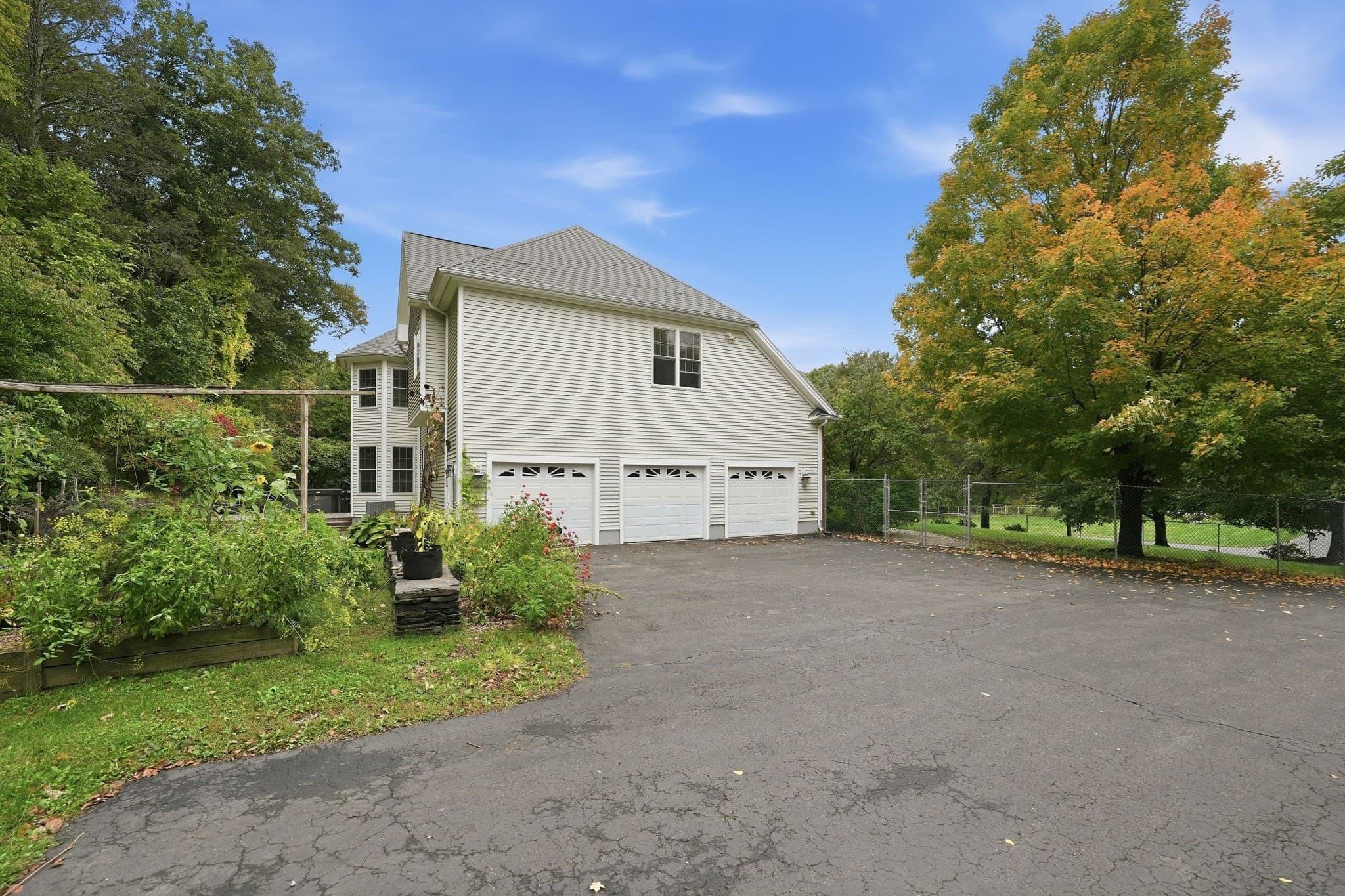 Single Family Residence at 51 Linseed Rd, Northampton MA 01088, Northampton, photo 4 of 42