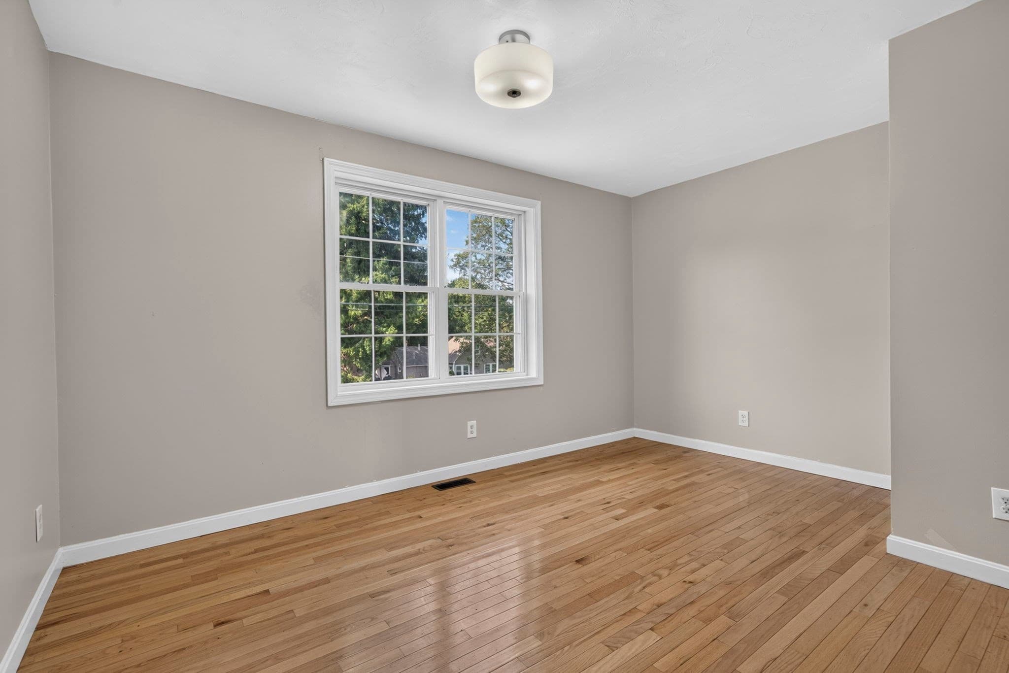 Single Family Residence at 103 Commonwealth Ave, Worcester MA 01604, Worcester, photo 6 of 30