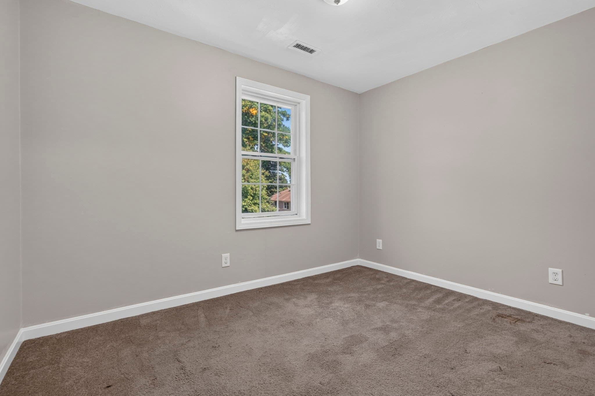 Single Family Residence at 103 Commonwealth Ave, Worcester MA 01604, Worcester, photo 16 of 30