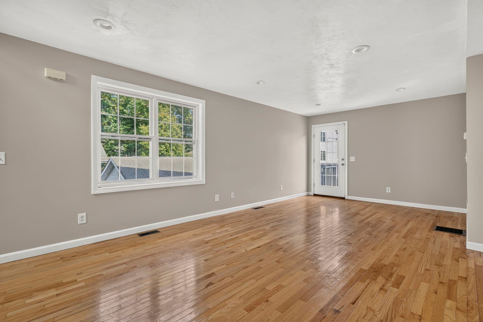 Single Family Residence at 103 Commonwealth Ave, Worcester MA 01604, Worcester, photo 5 of 30