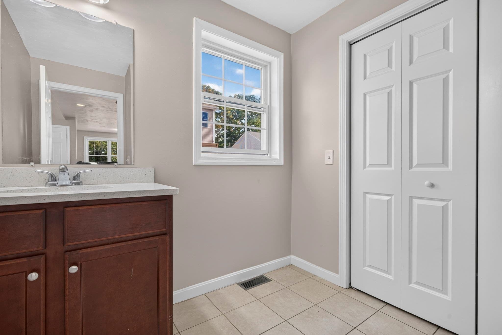 Single Family Residence at 103 Commonwealth Ave, Worcester MA 01604, Worcester, photo 10 of 30
