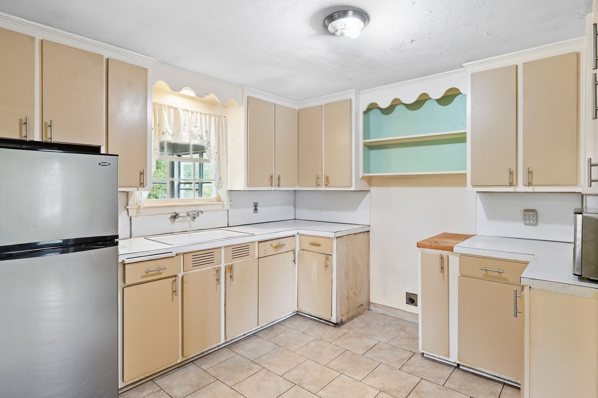 Single Family Residence at 104 Whittum Avenue, Springfield MA 01118, Springfield, photo 5 of 40