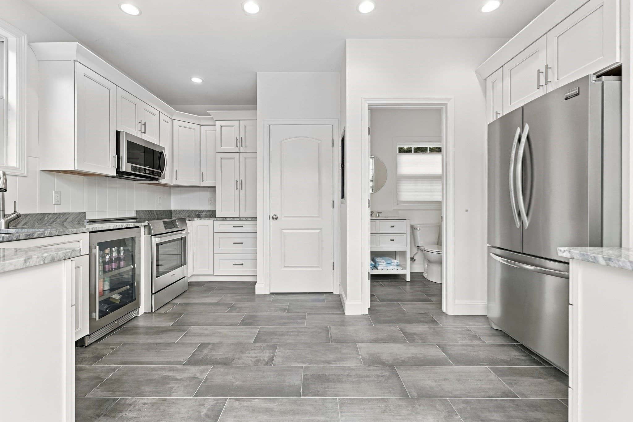 Single Family Residence at 2 Hampton Court, Lynnfield MA 01940, photo 27 of 32