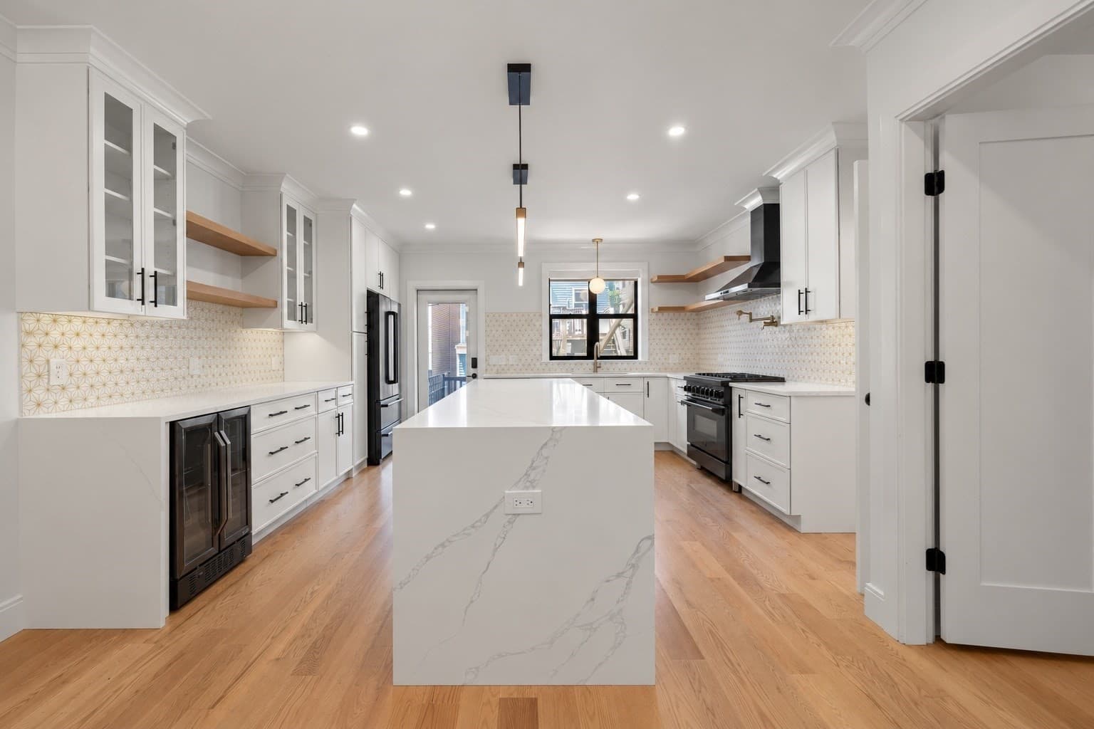 Single Family Residence at 181 I Street, Boston MA 02127, Boston, photo 3 of 25