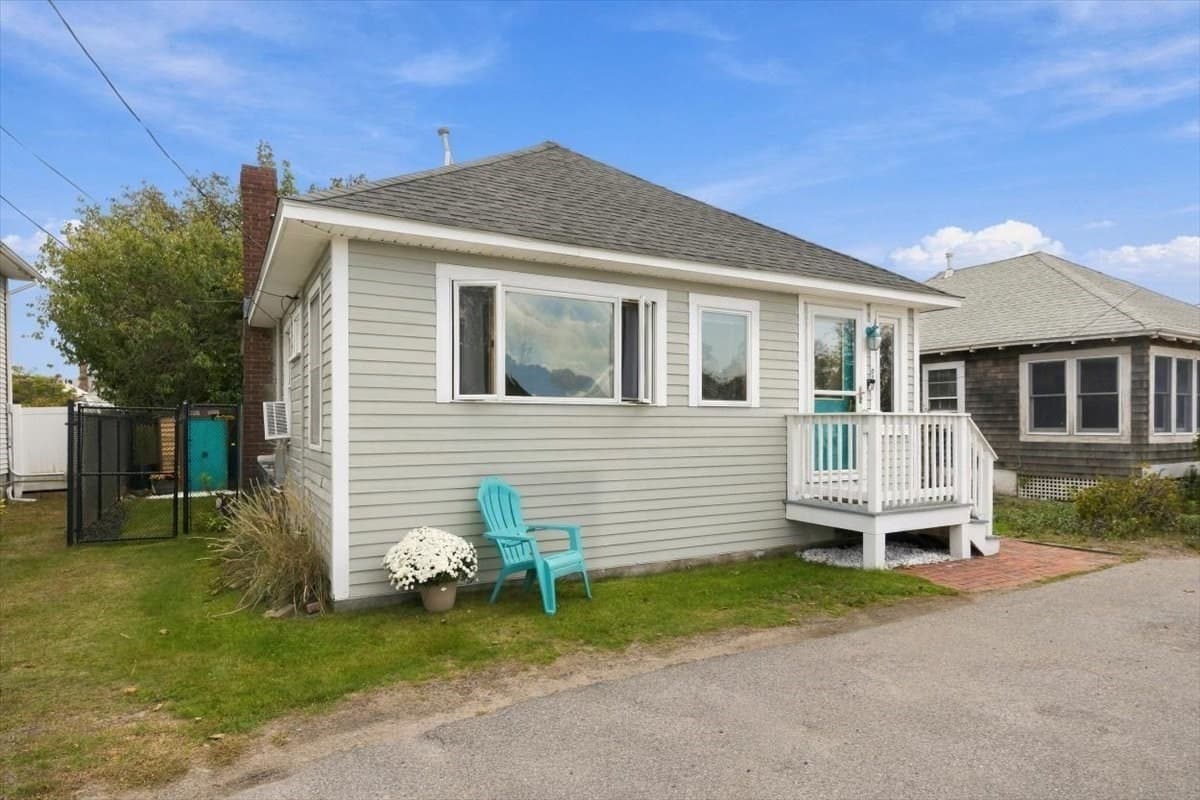 Single Family Residence at 94 Packard Ave, Hull MA 02045, Hull, photo 5 of 28