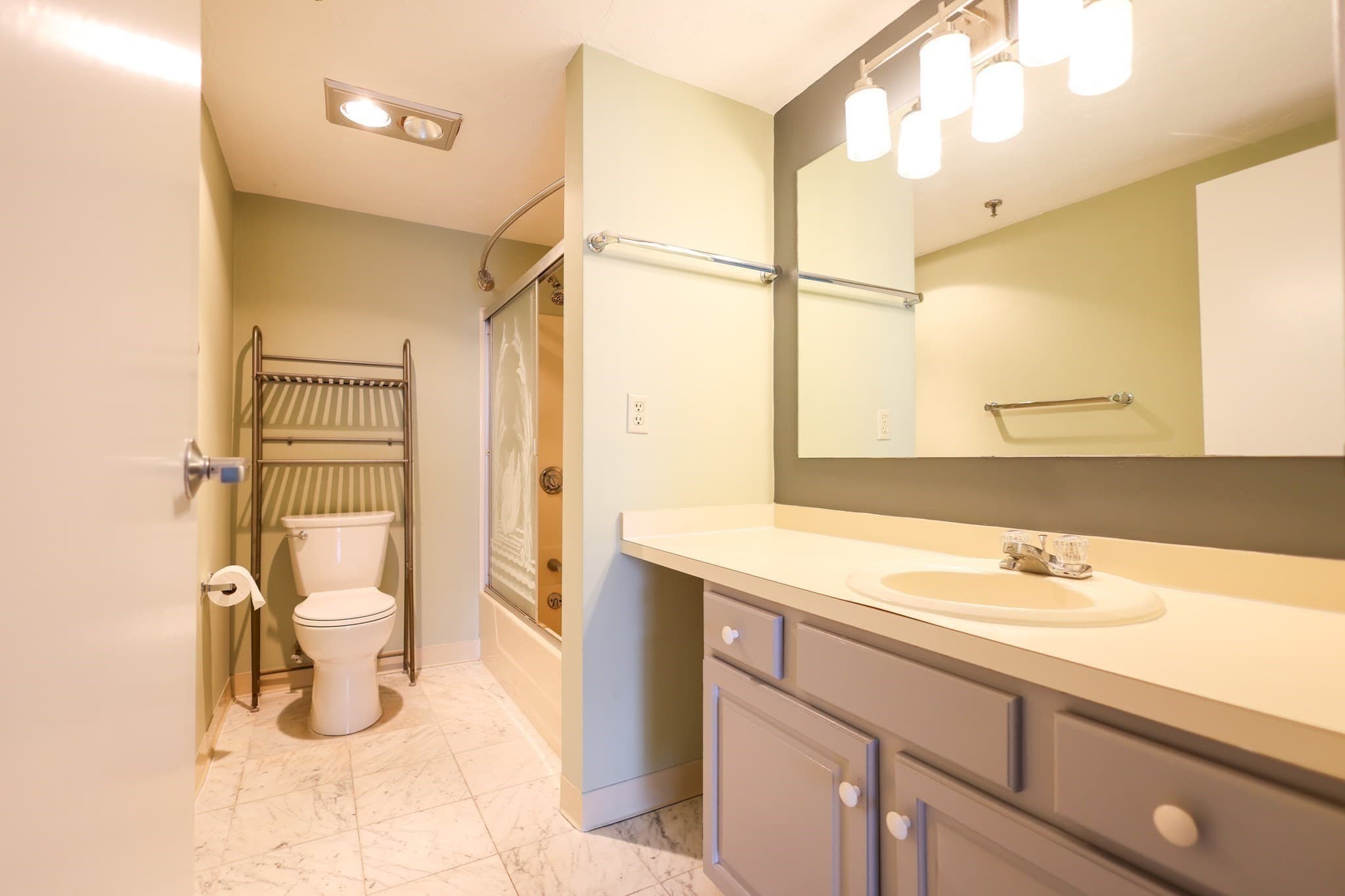 Condominium at 200 Cove Way # 1002, Quincy MA 02169, Quincy, photo 26 of 42