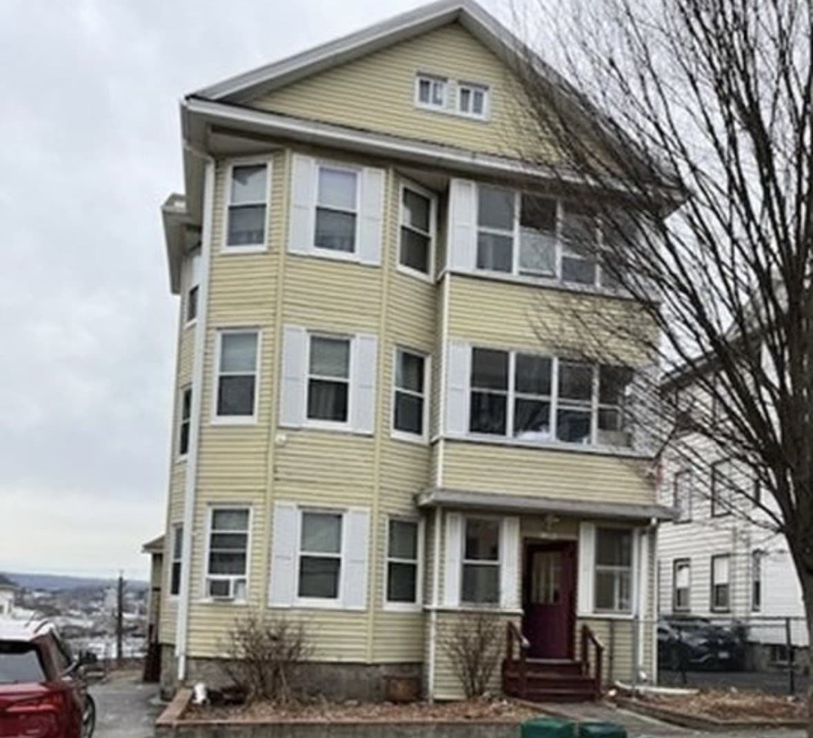 104 Sterling St, Worcester MA 01610
