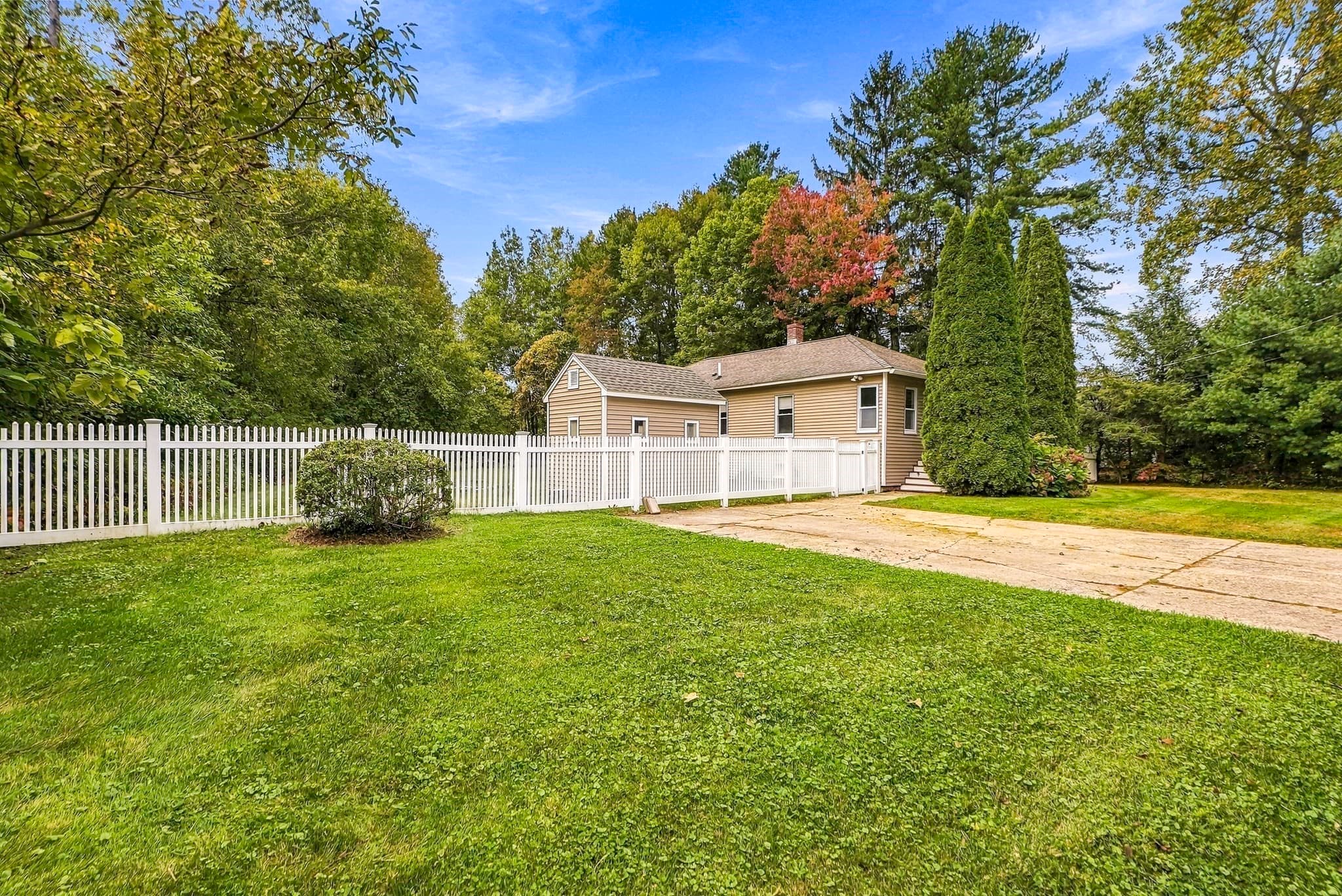 24 Washington Street, Mendon MA 01756