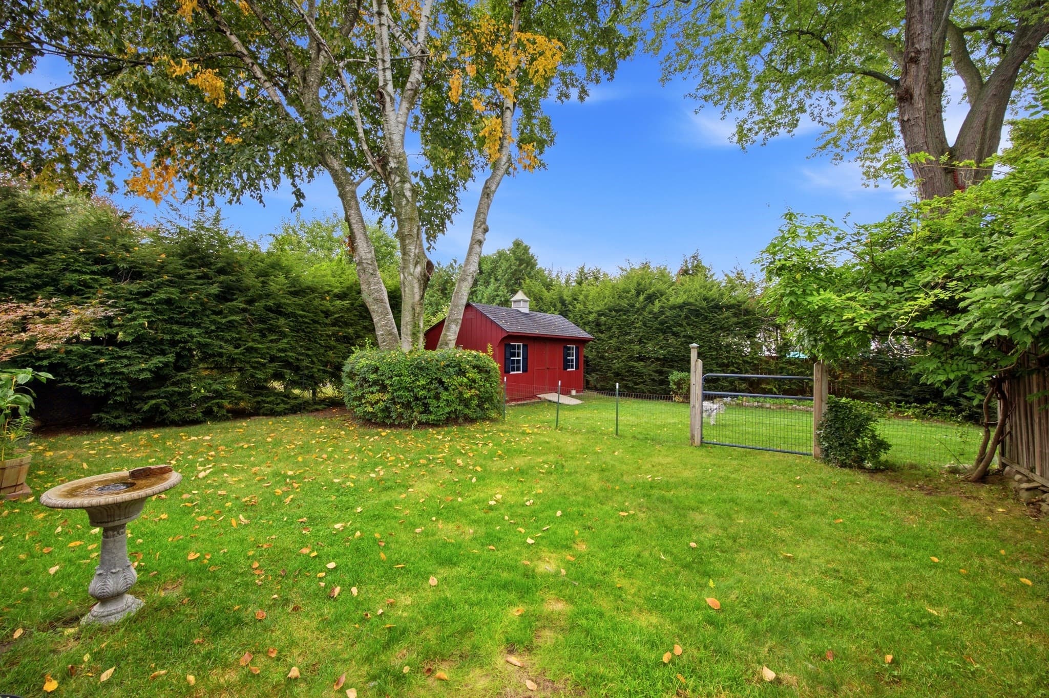 Single Family Residence at 25 Saint Anthony St, Chicopee MA 01013, Chicopee, photo 5 of 38