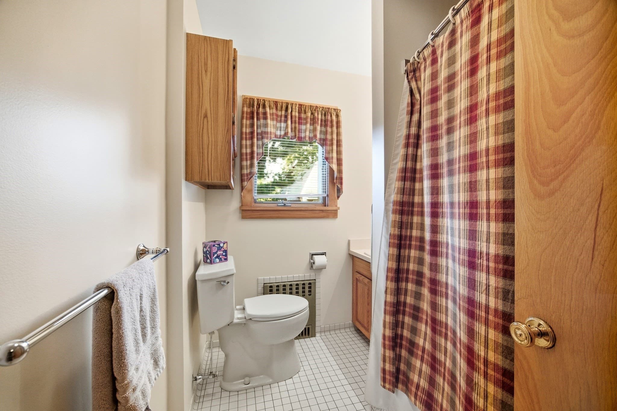 Single Family Residence at 25 Saint Anthony St, Chicopee MA 01013, Chicopee, photo 14 of 38