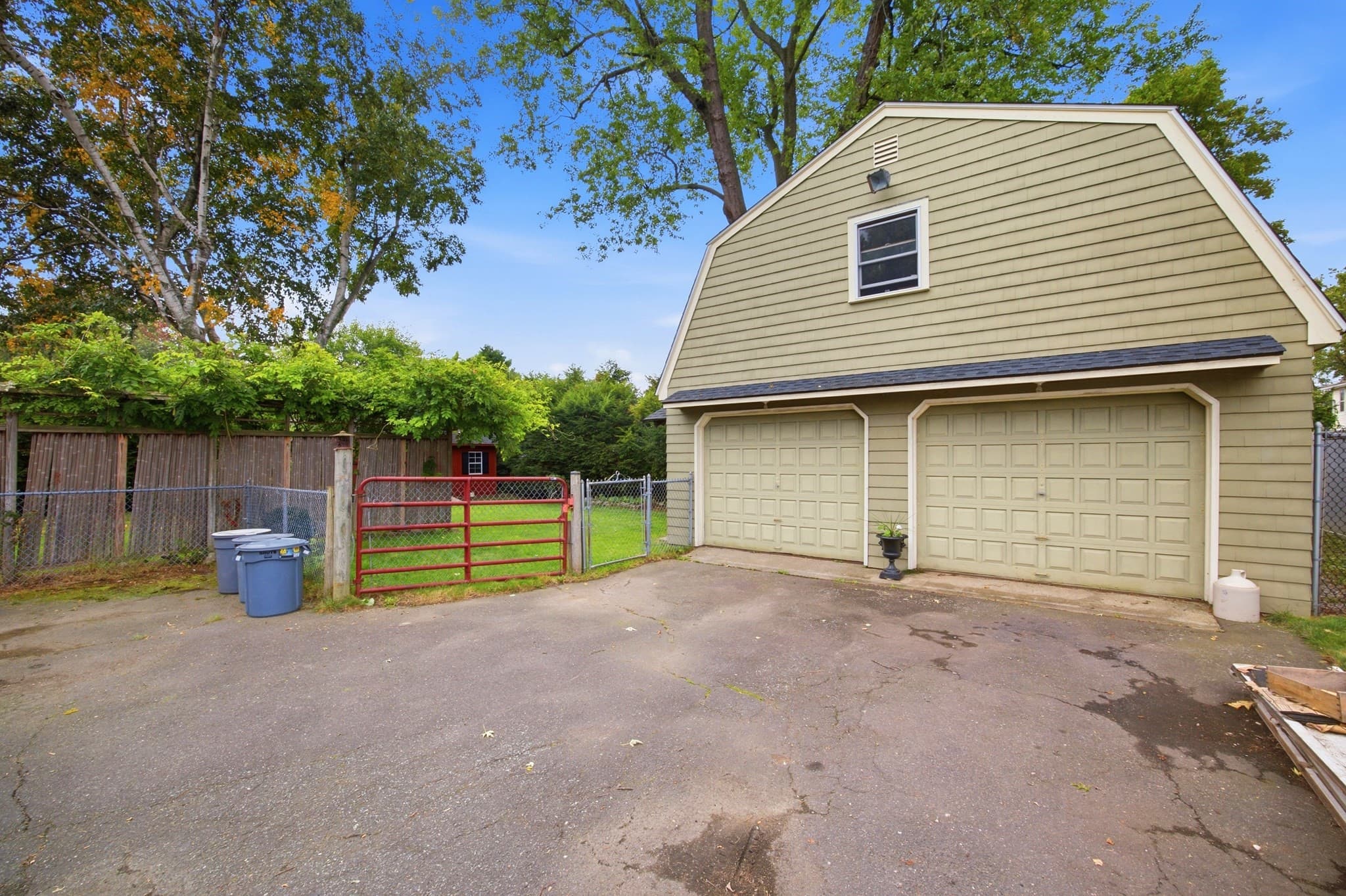 Single Family Residence at 25 Saint Anthony St, Chicopee MA 01013, Chicopee, photo 4 of 38
