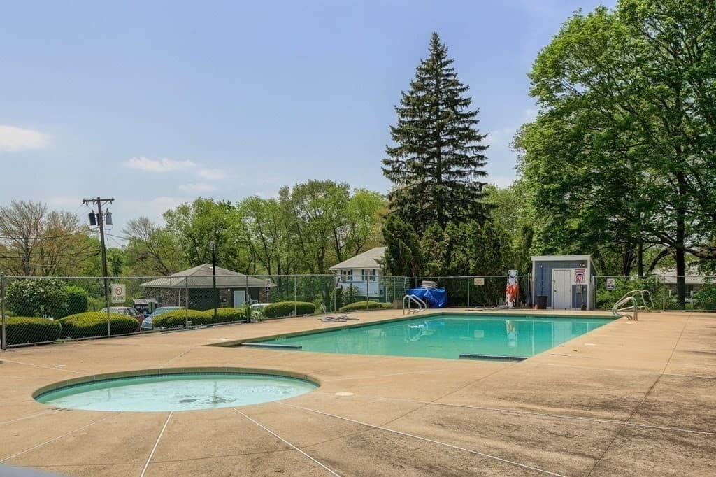 Condominium at 8 Walker Road # 1, North Andover MA 01845, North Andover, photo 11 of 12