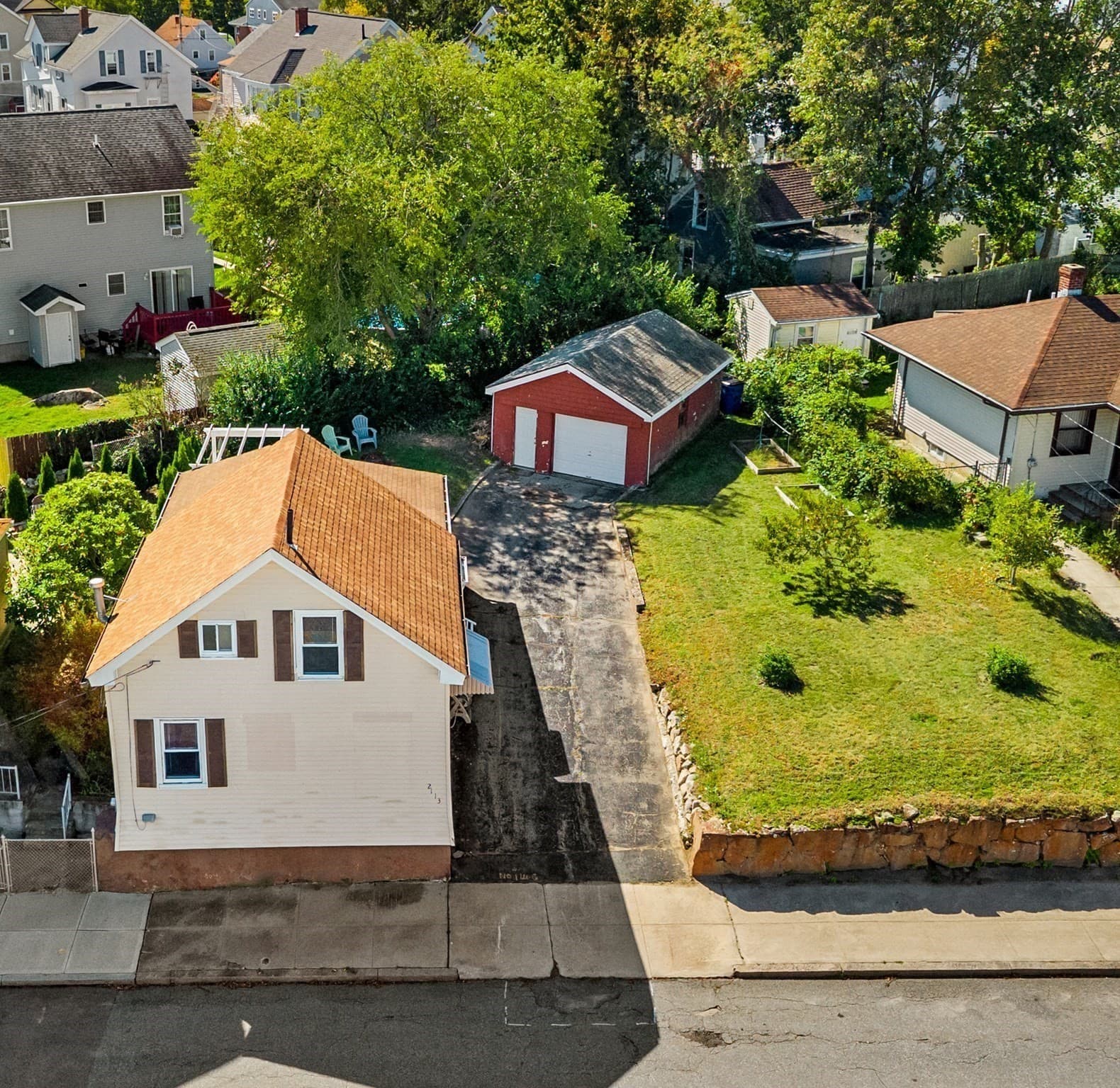 2113 Pleasant St, Fall River MA 02723