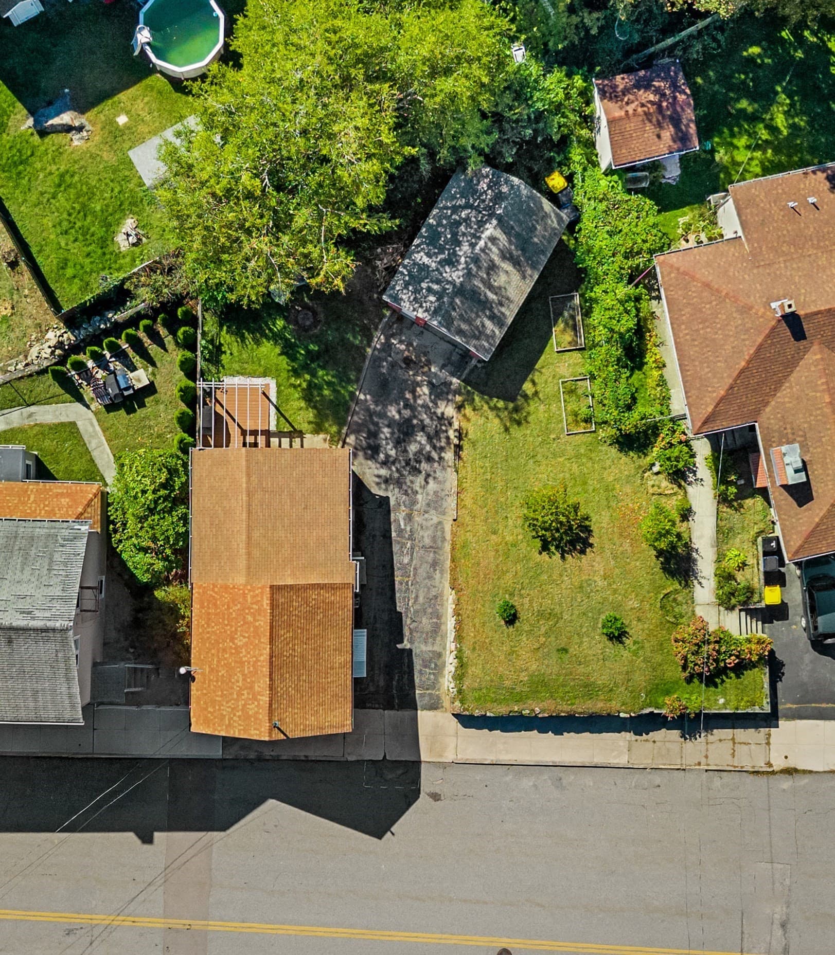 Single Family Residence at 2113 Pleasant St, Fall River MA 02723, Fall River, photo 34 of 36