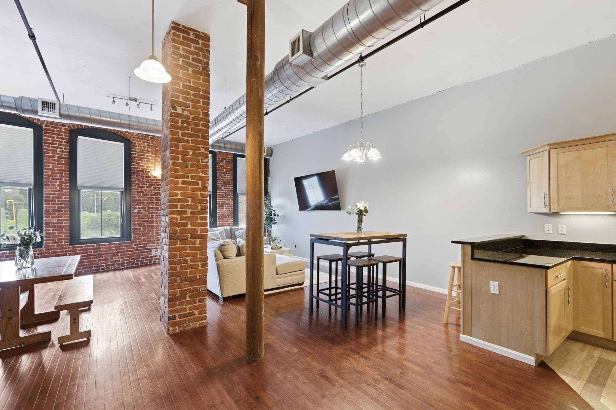 Condominium at 82-88 Winter St # 2B, Worcester MA 01604, Worcester, photo 10 of 36