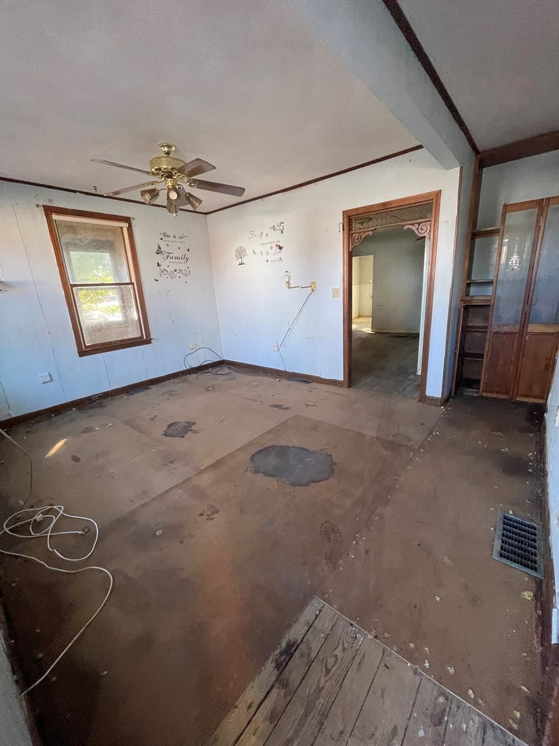 Single Family Residence at 255 Plain St, Lowell MA 01852, Lowell, photo 5 of 8