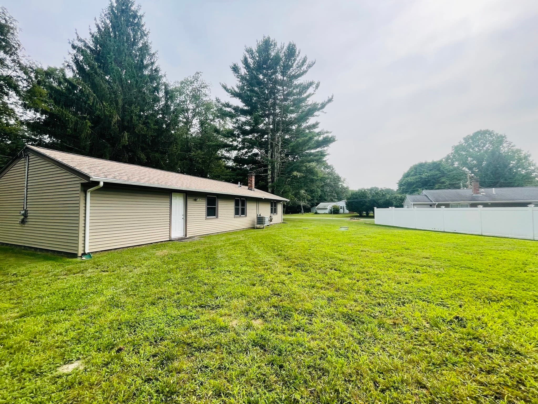 Single Family Residence at 597 Old Warren Rd, Swansea MA 02777, Swansea, photo 3 of 11
