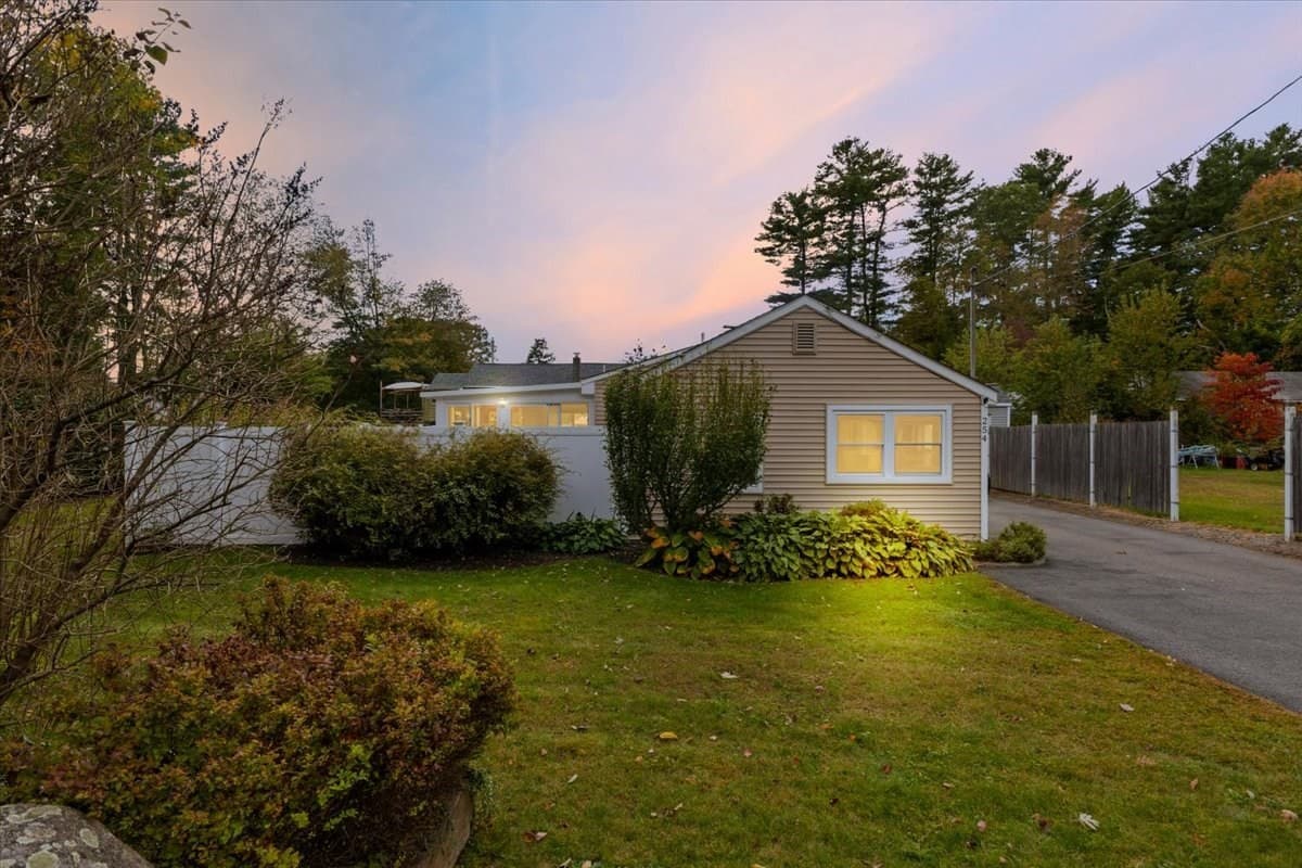 254 Reservoir St, Norton MA 02766