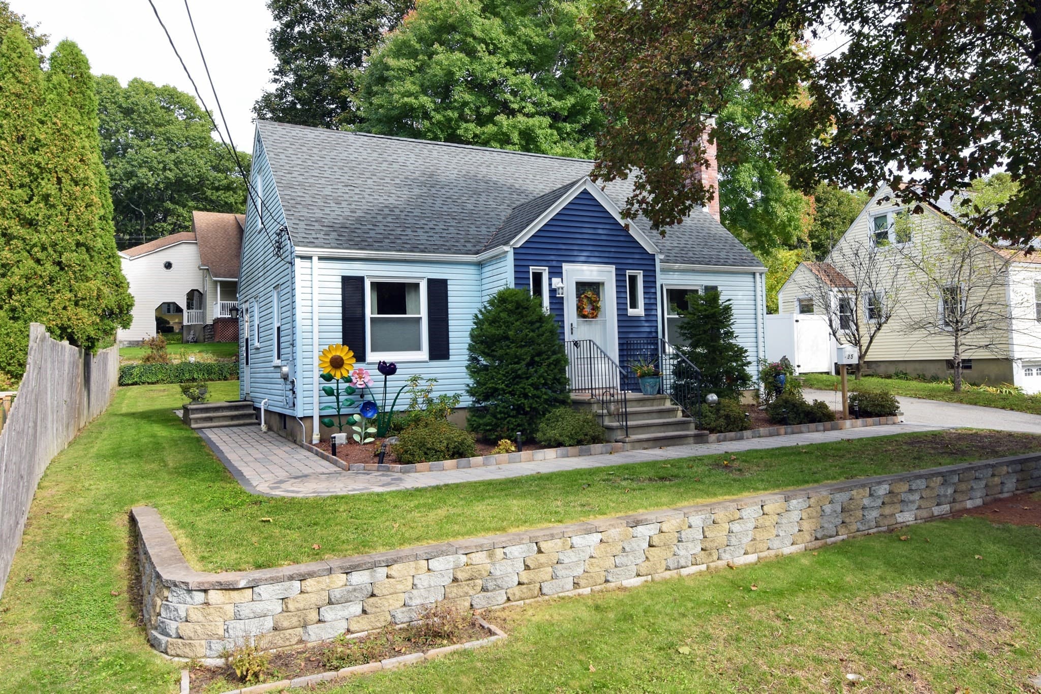 Single Family Residence at 35 Calumet Ave, Worcester MA 01605, Worcester, photo 2 of 29