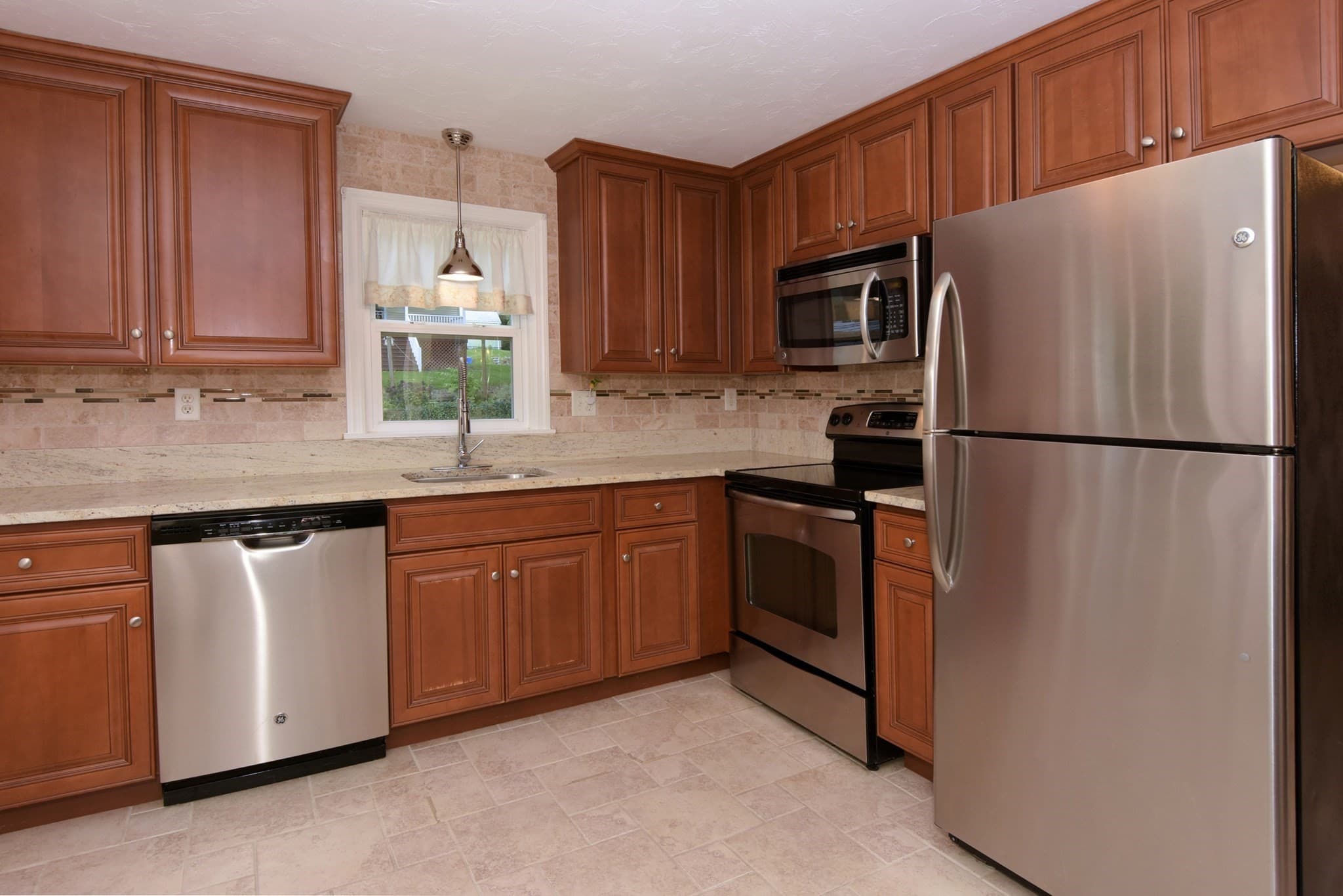 Single Family Residence at 35 Calumet Ave, Worcester MA 01605, Worcester, photo 12 of 29