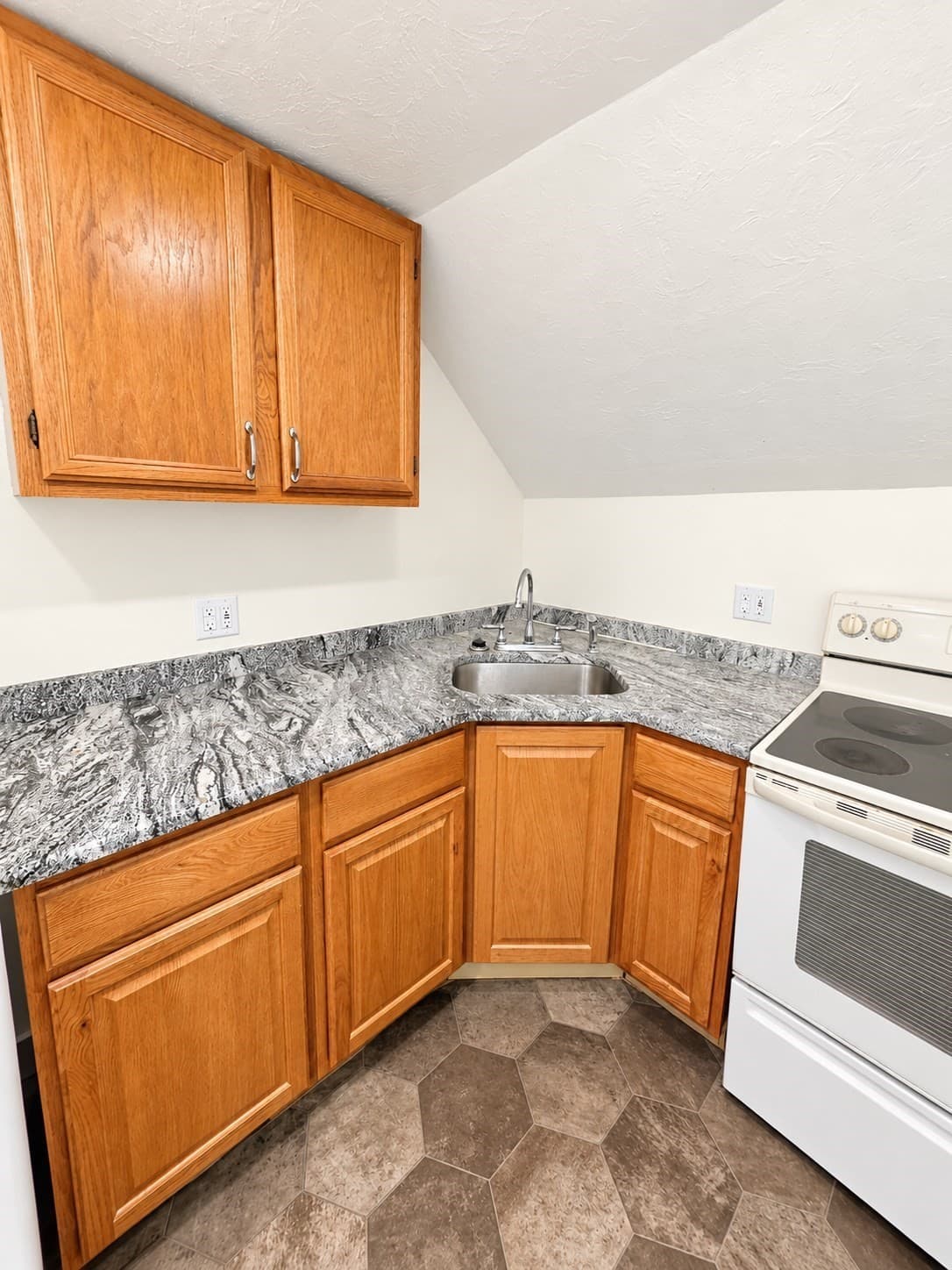 2 Family - 2 Units Up/Down at 13 Mechanic St, Winchendon MA 01475, Winchendon, photo 22 of 41