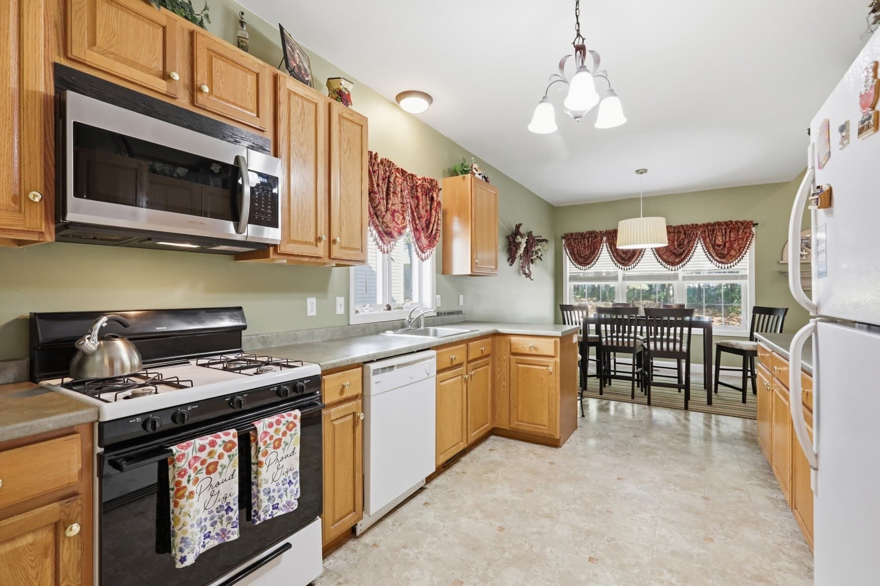 Single Family Residence at 23 Dickens Ln, Tyngsborough MA 01879, photo 2 of 24