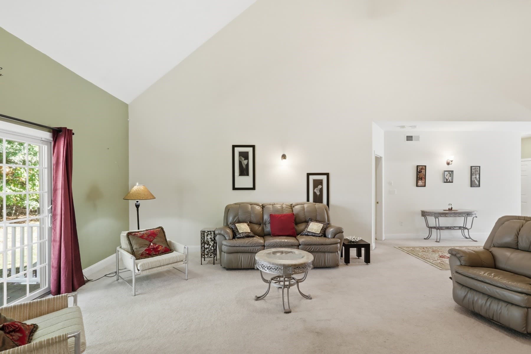 Single Family Residence at 23 Dickens Ln, Tyngsborough MA 01879, photo 7 of 24