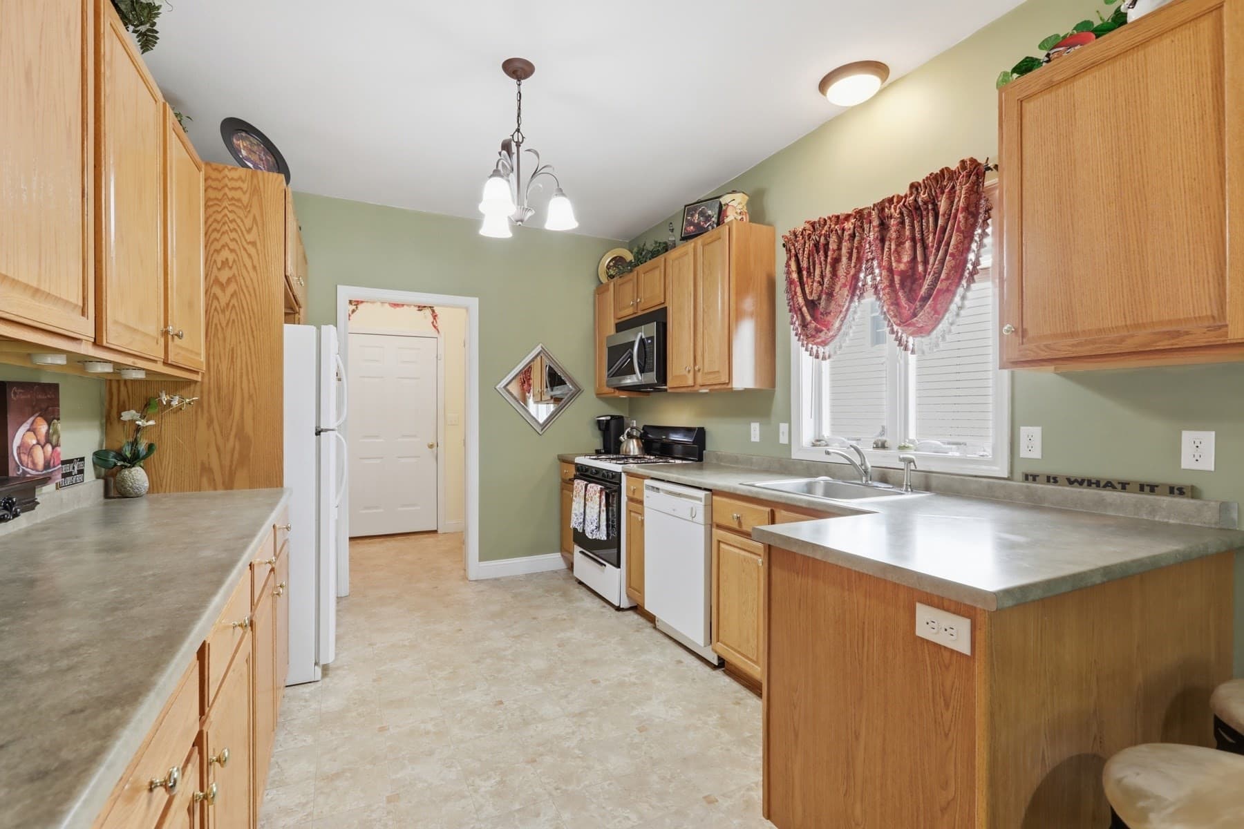 Single Family Residence at 23 Dickens Ln, Tyngsborough MA 01879, photo 3 of 24