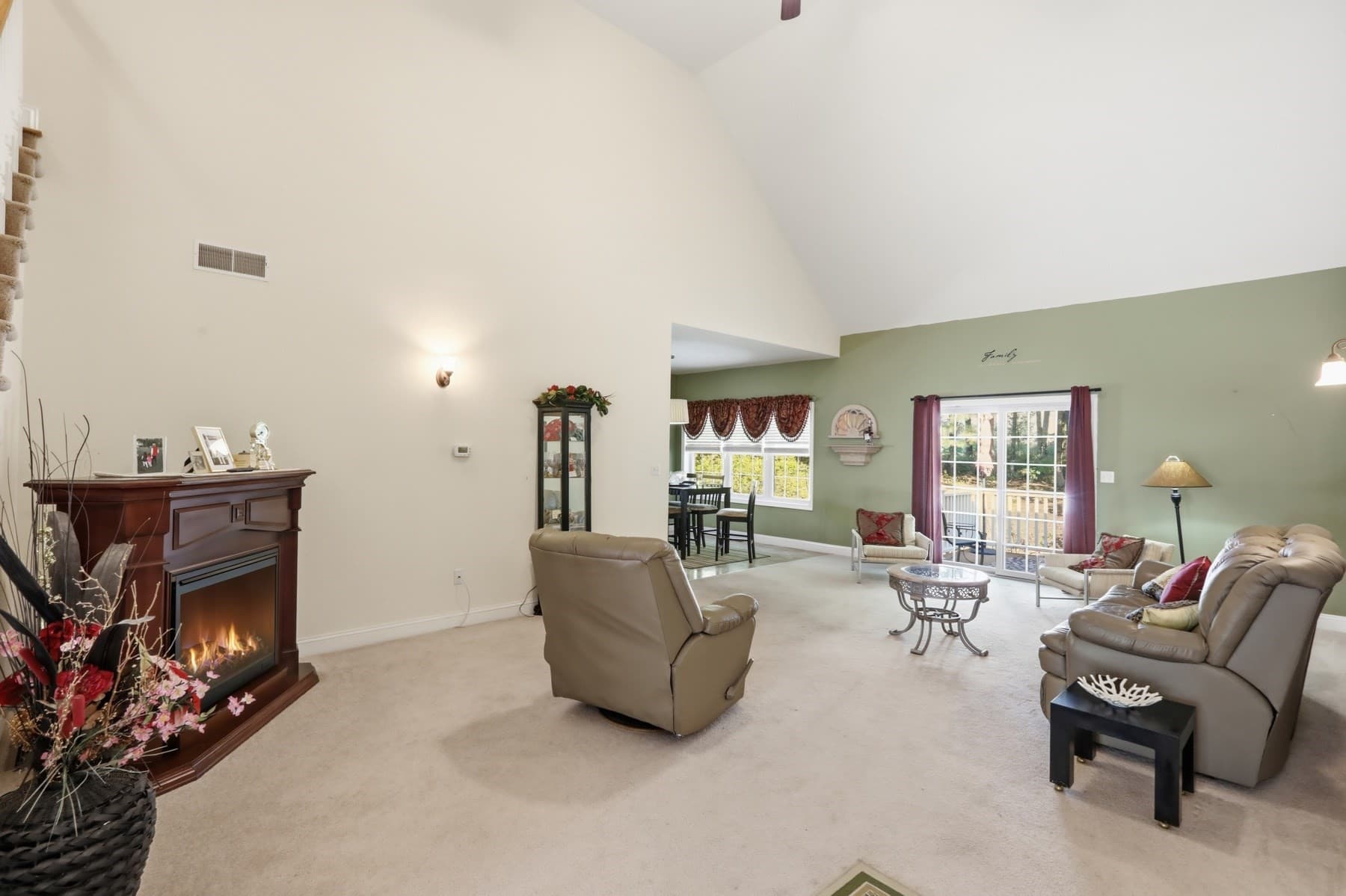 Single Family Residence at 23 Dickens Ln, Tyngsborough MA 01879, photo 9 of 24