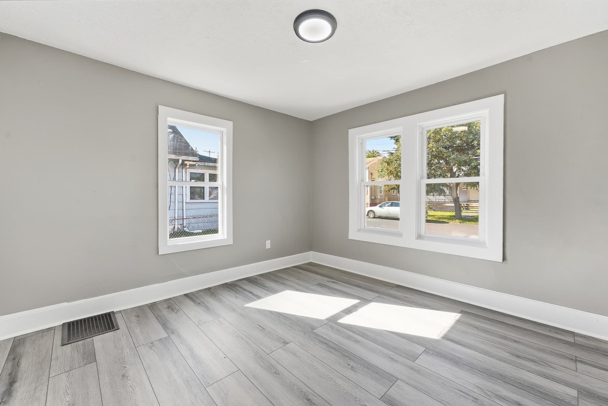 Single Family Residence at 195 Jasper St, Springfield MA 01109, Springfield, photo 5 of 31