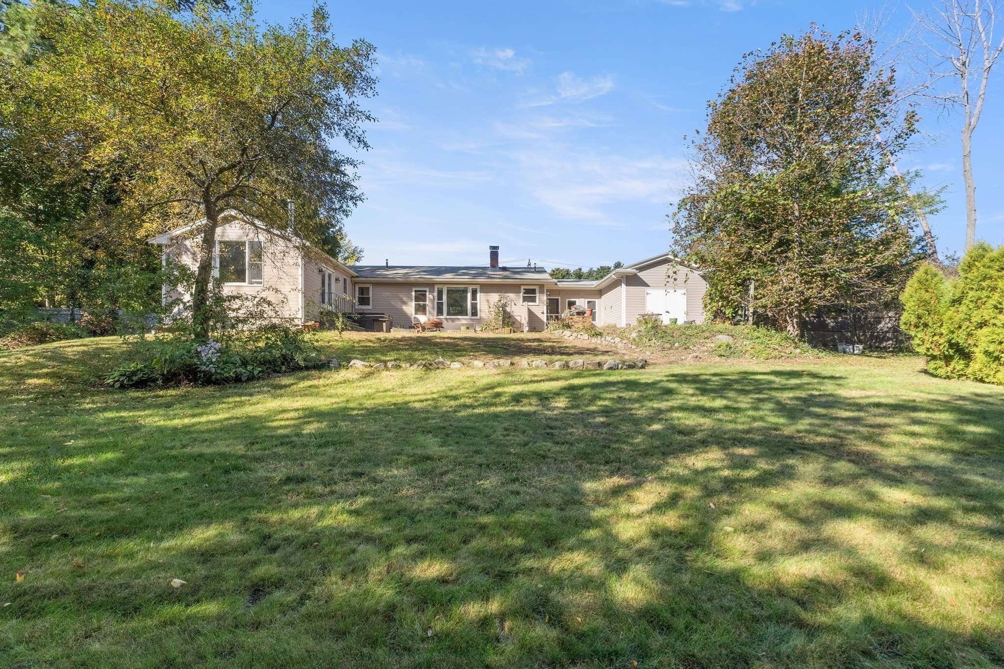 Single Family Residence at 335 Essex Ave, Gloucester MA 01930, Gloucester, photo 4 of 33