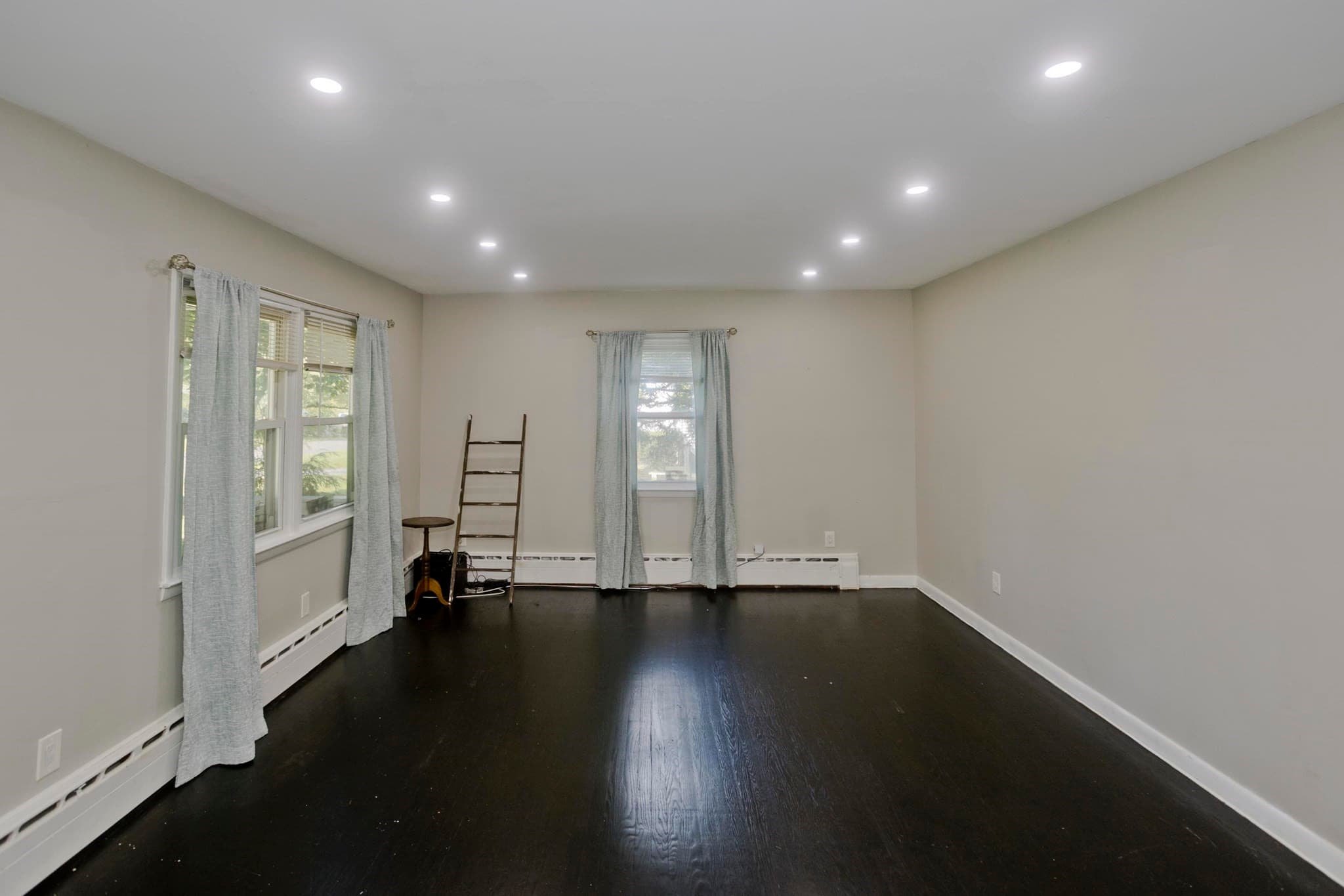 Single Family Residence at 10 Wesley Road, East Windsor CT 06016, photo 9 of 37